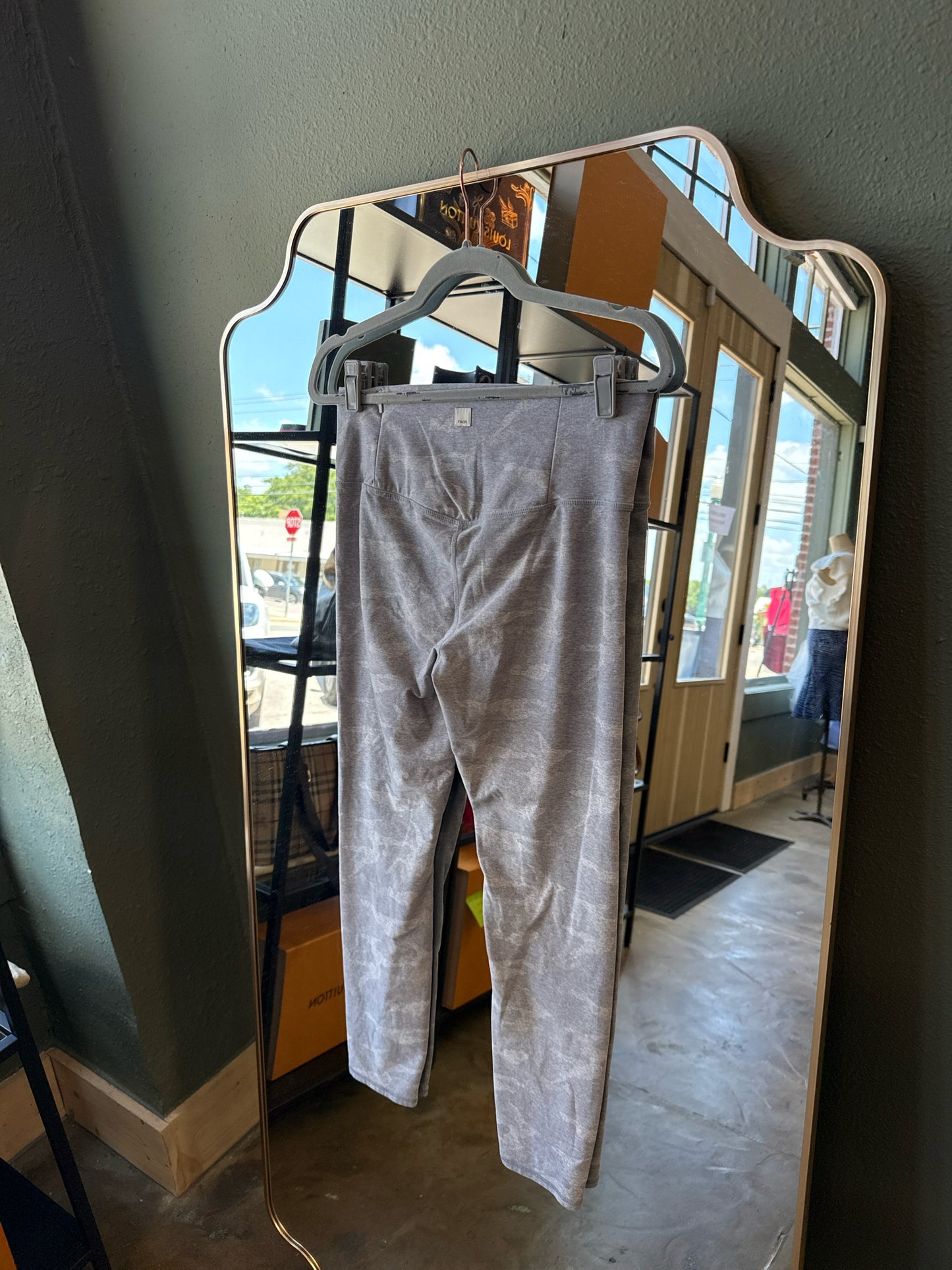 Vuori Size L Gray Legging