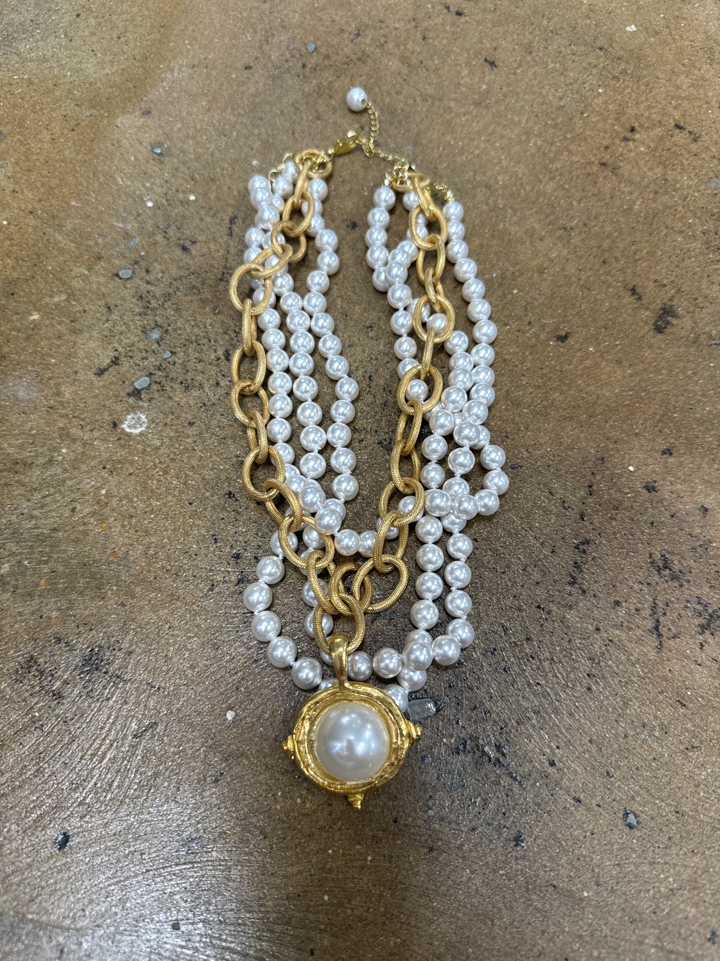 Susan Shaw Pearl/Gold Necklace