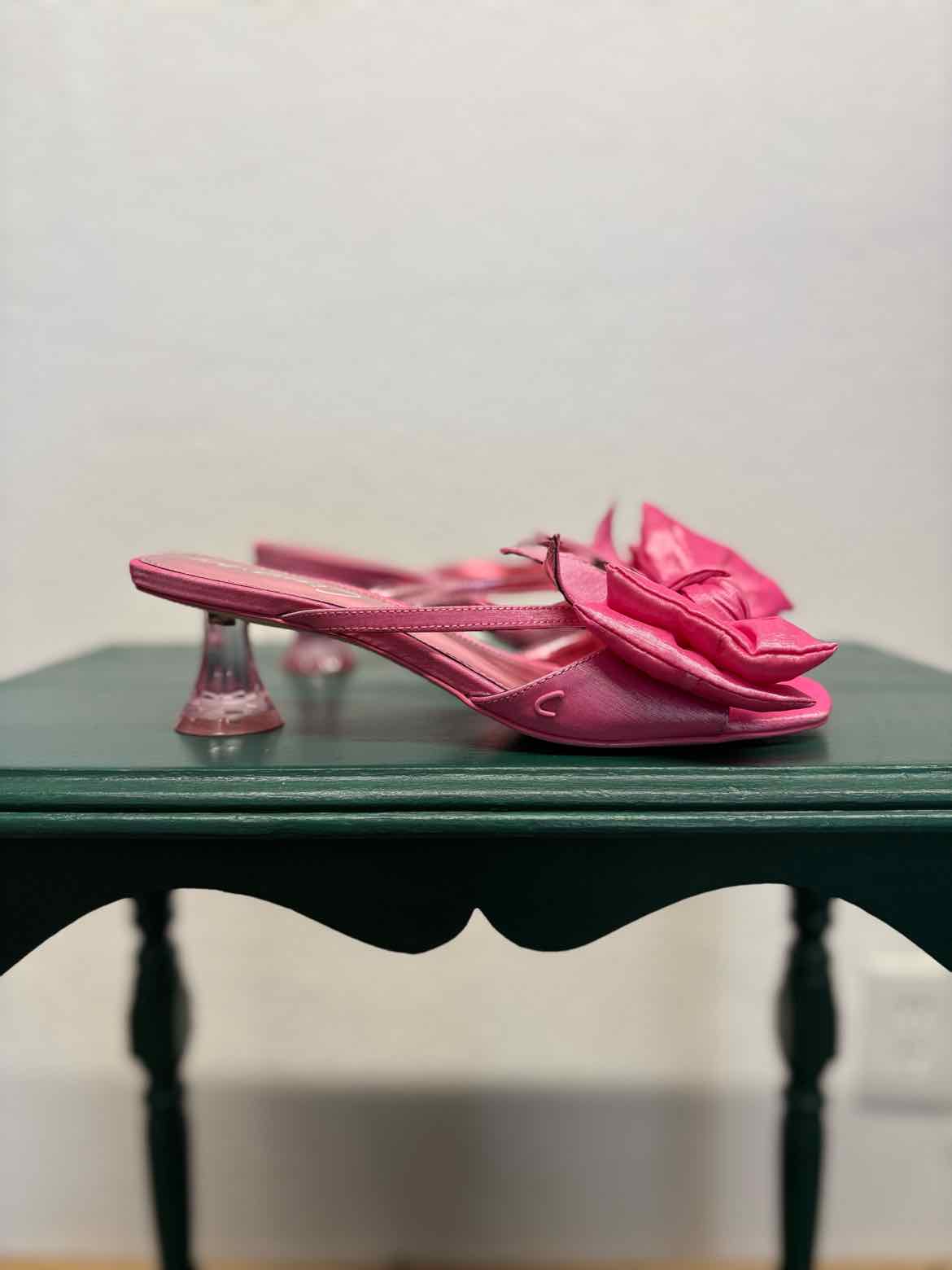 CIRCUS Shoe Size 7 Bubblegum bow Heels
