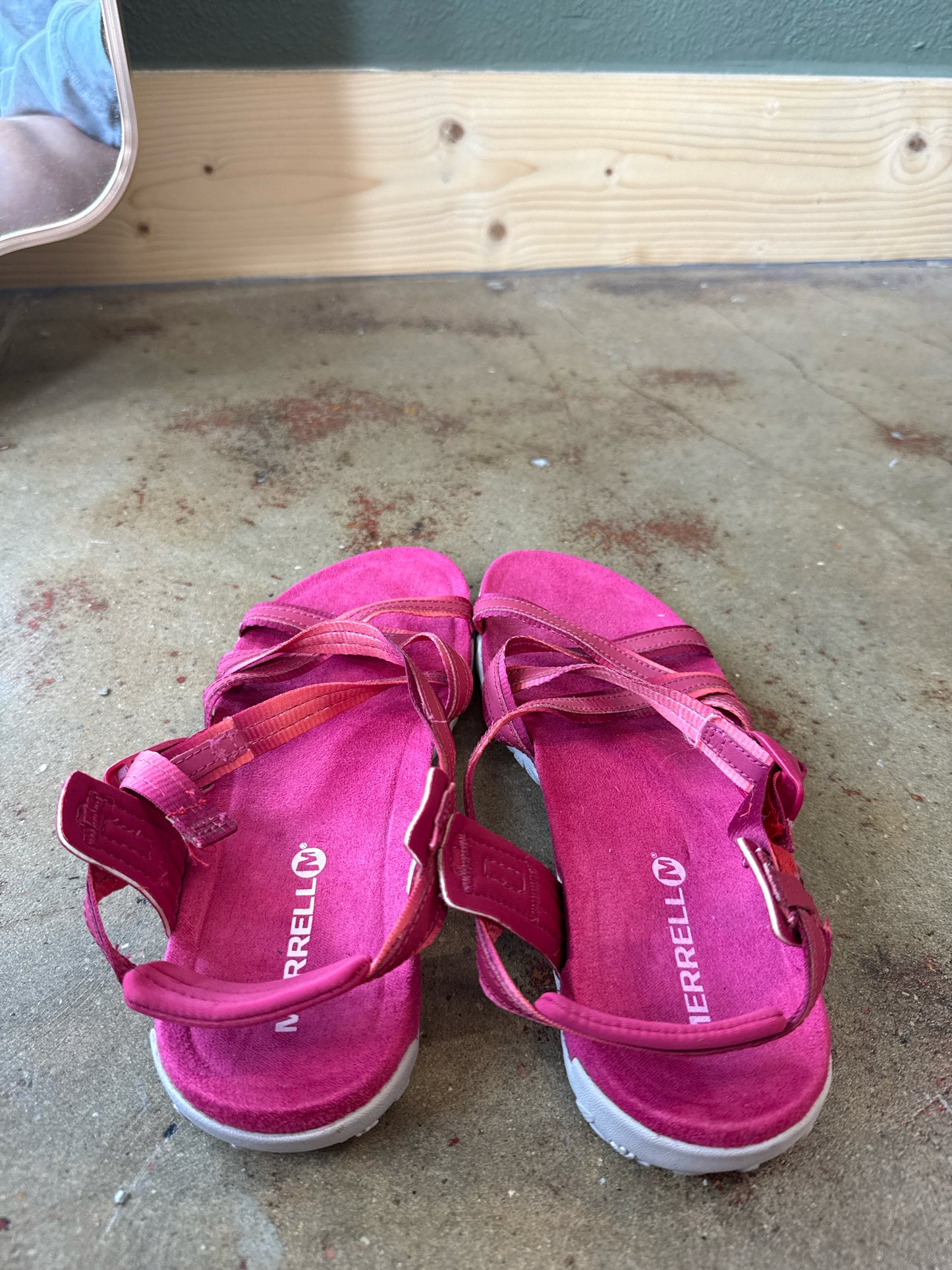 Merrell Shoe Size 7 Pink Sandals