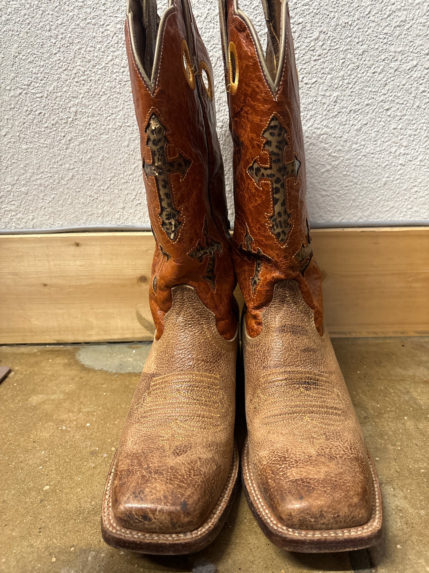 Ariat Shoe Size 8B Red Orange Crosses Boots