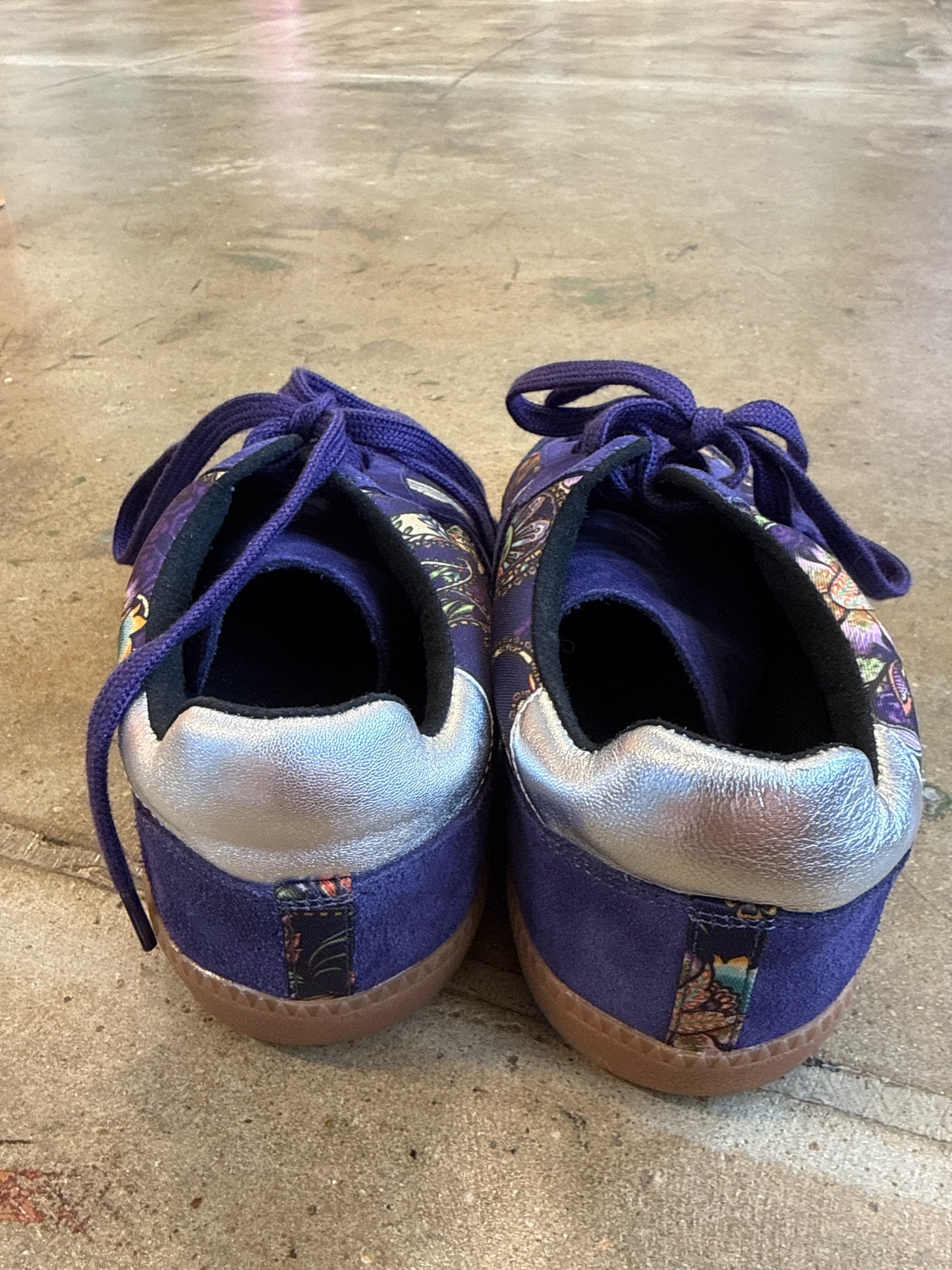 Johnny Was Shoe Size 9 indigo Floral Sneakers