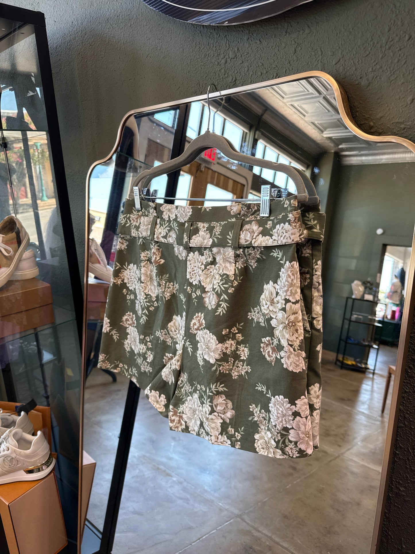 LOFT Size 6 Green Shorts