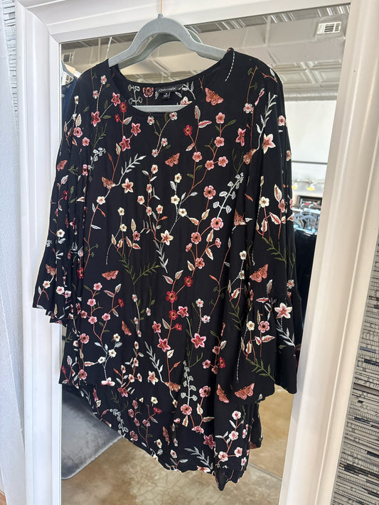 John Mark Size S Black Floral Top