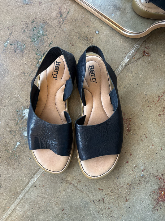 Born Shoe Size 7 Black/Tan Sandals