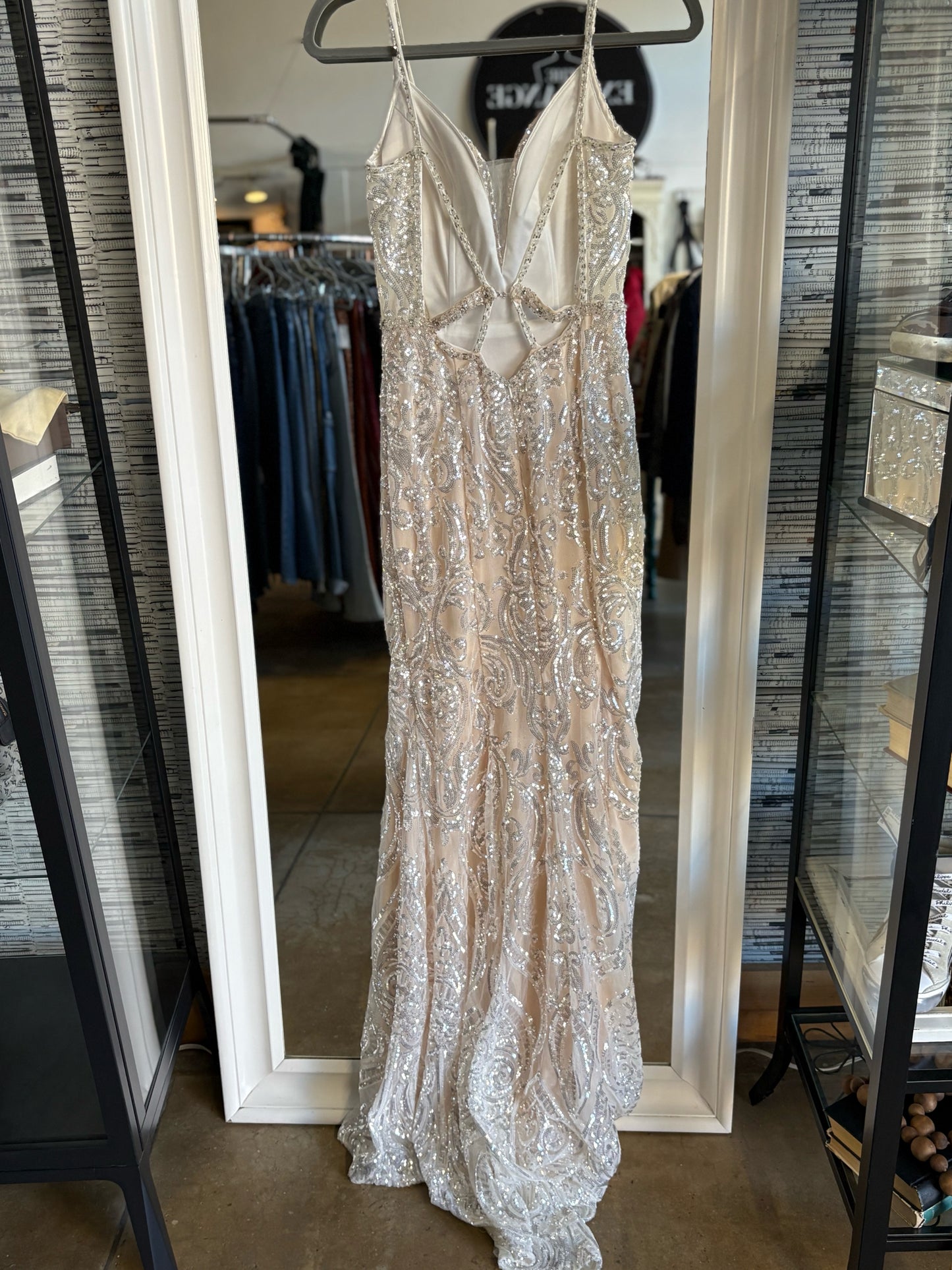 ellie wilde Size 2 Cream/Silver Beaded Formal