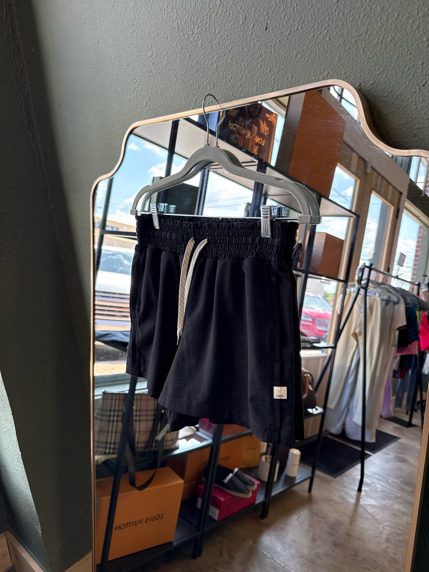 Vuori Size S Black Shorts