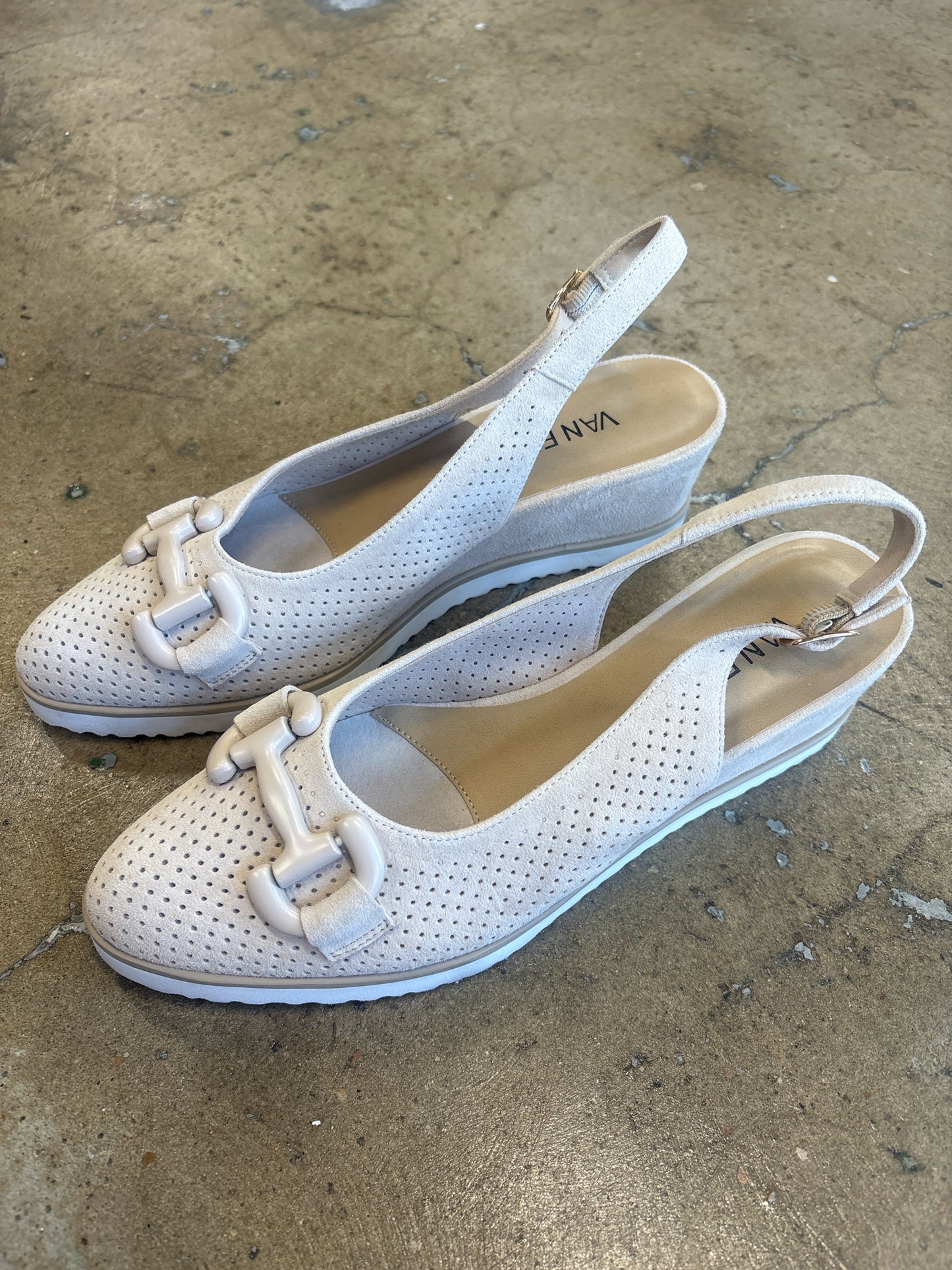 Vaneli Shoe Size 8 Taupe Wedge