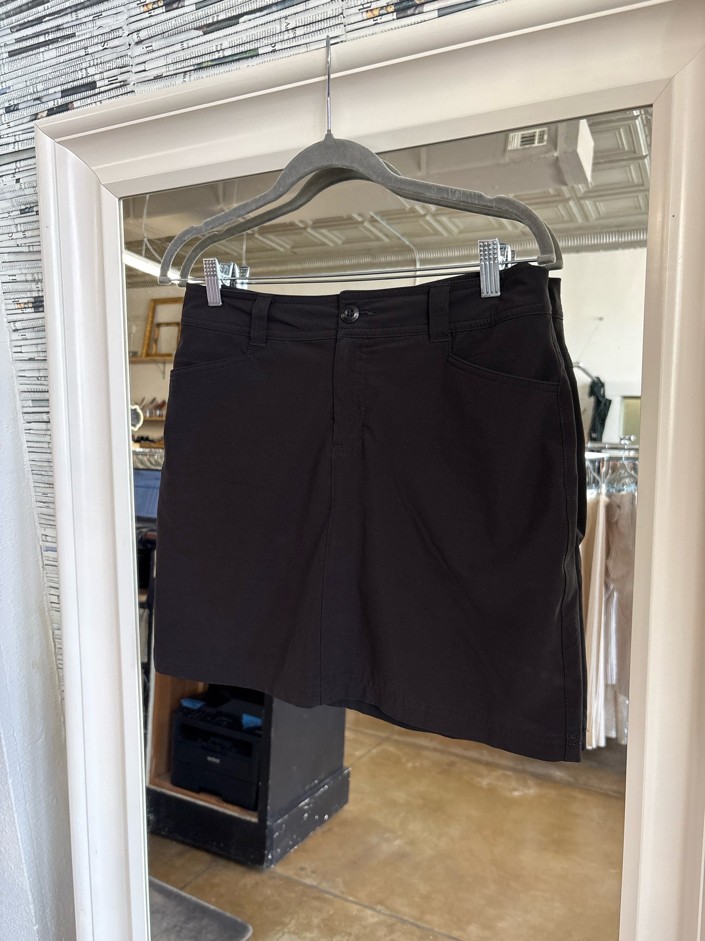 Eddie Bauer Size 4 Black Skort