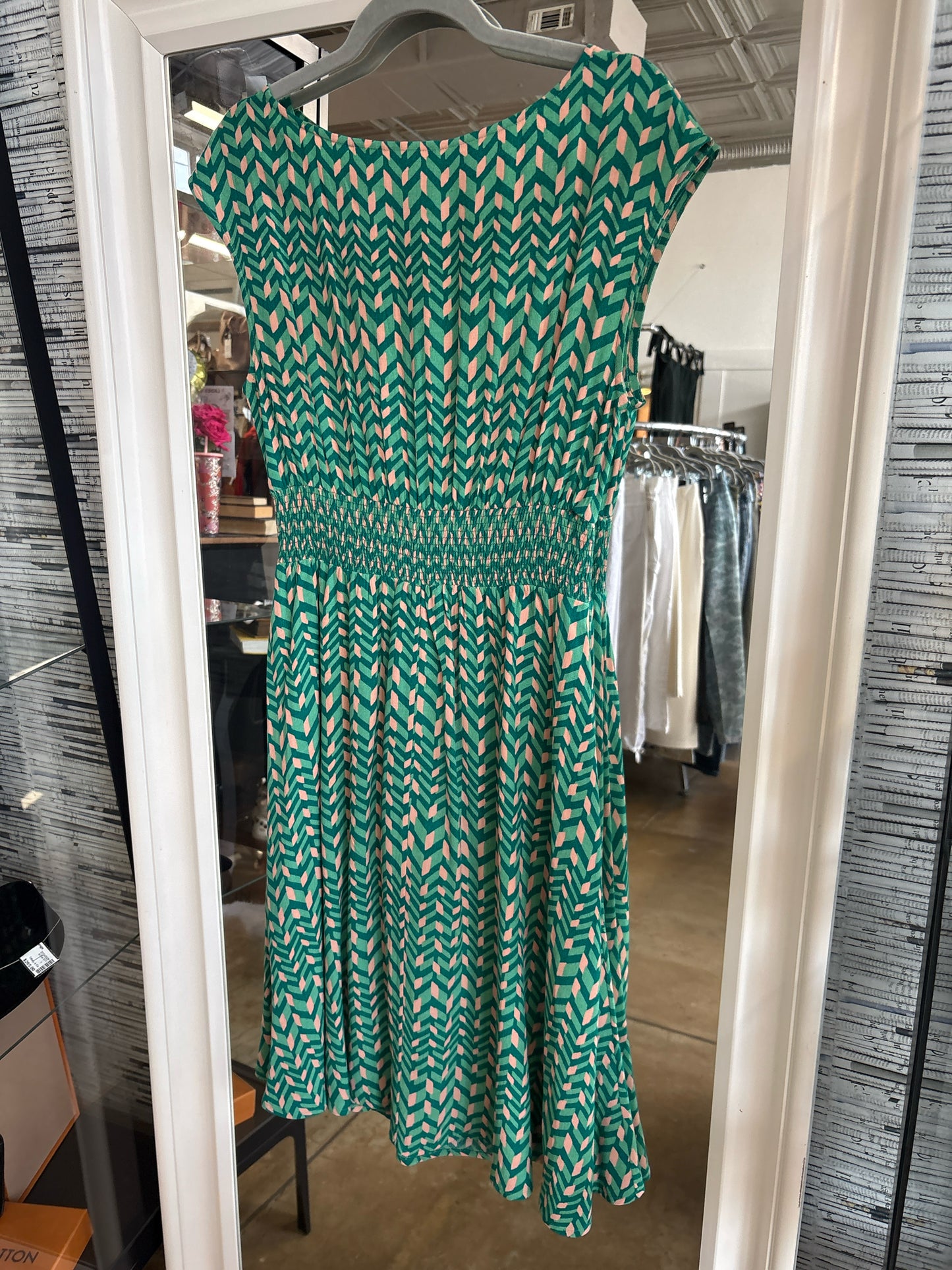 Maeve Size XS Green/Peach Chevron Dress