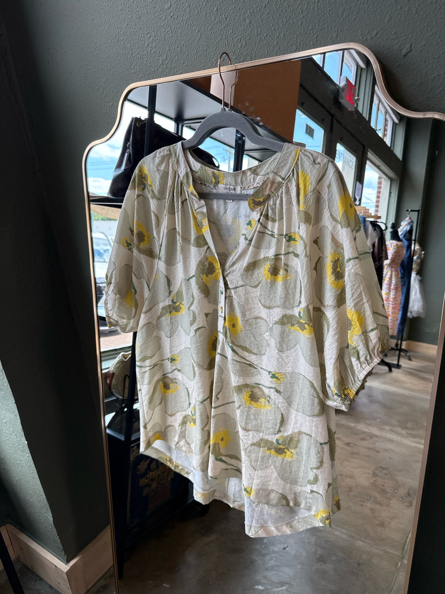 Umgee Size S Ivory/Multi Floral Top