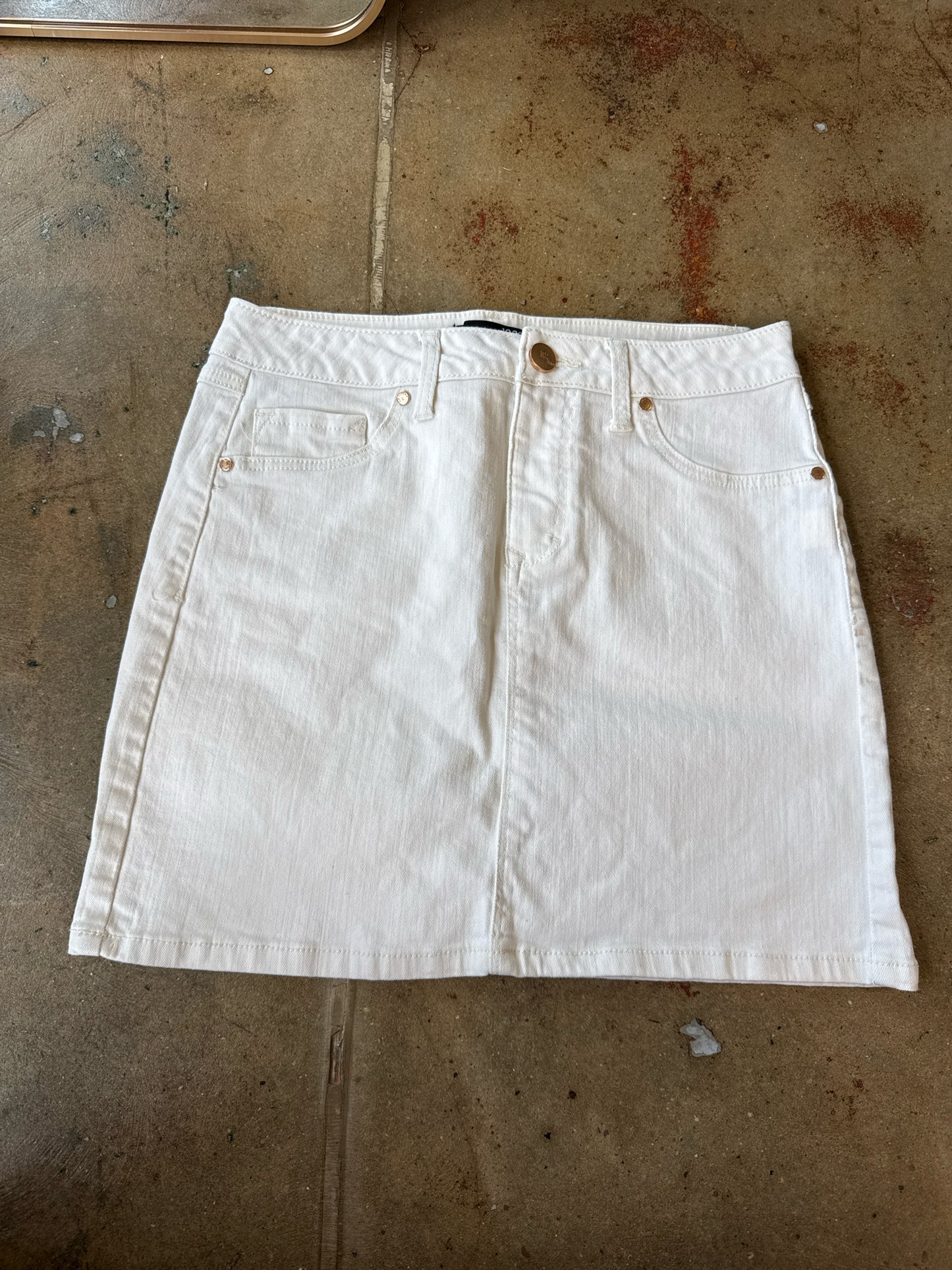 1822 Denim Size 8 White Skirt
