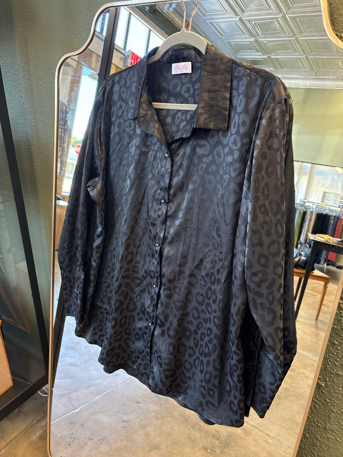 Pink Lily Size L Black Top