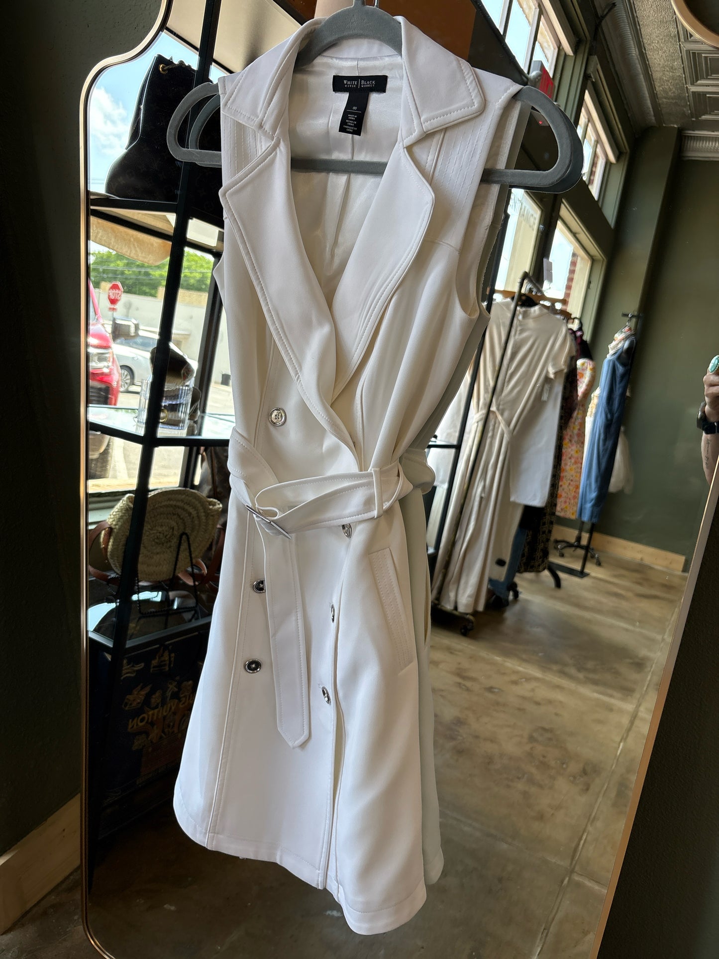 White House Black Market Size 00 White Sleeveless Dress