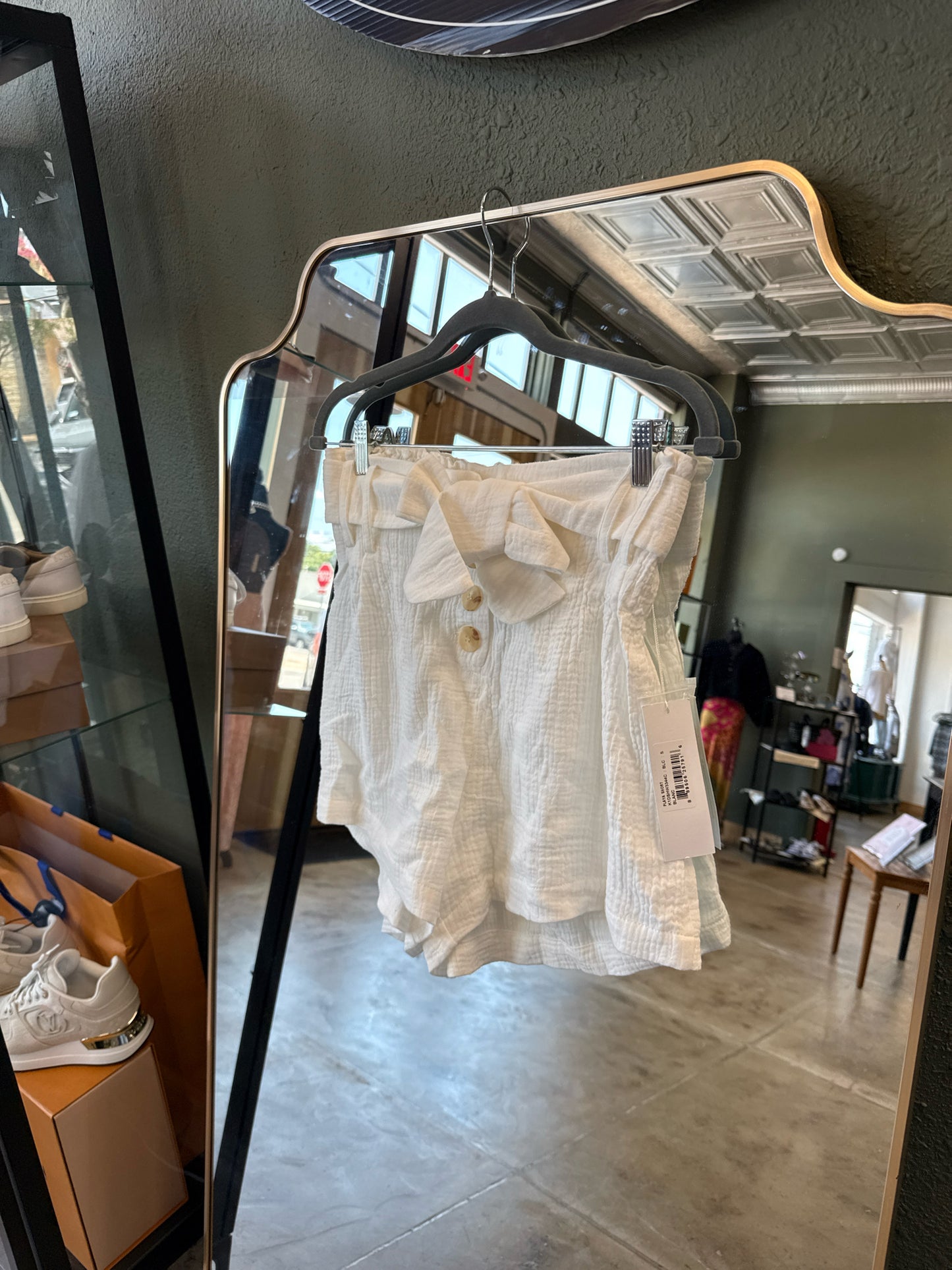 Bishop + Young Size S White Shorts