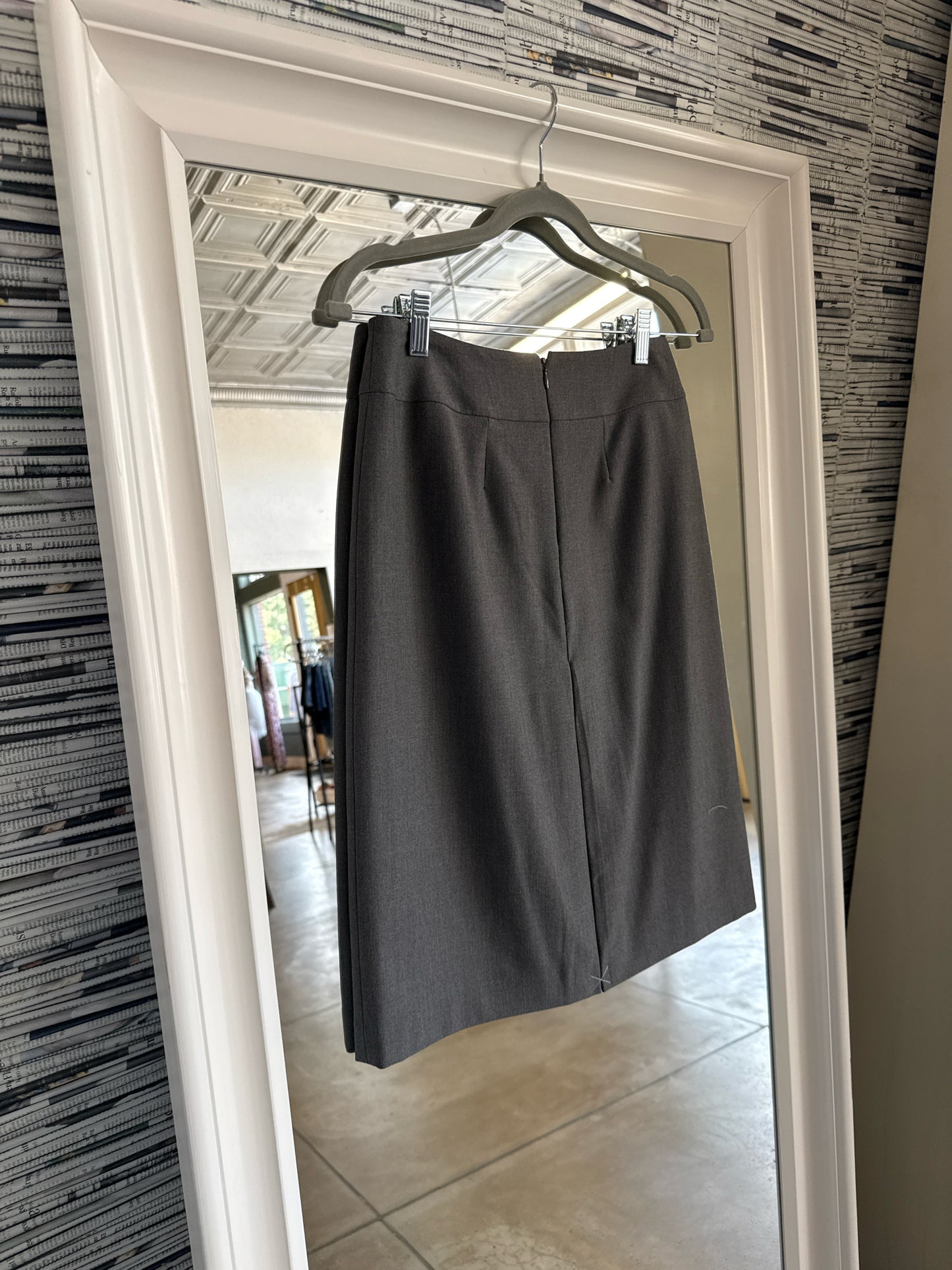 ANN TAYLOR Size 00P Gray Skirt