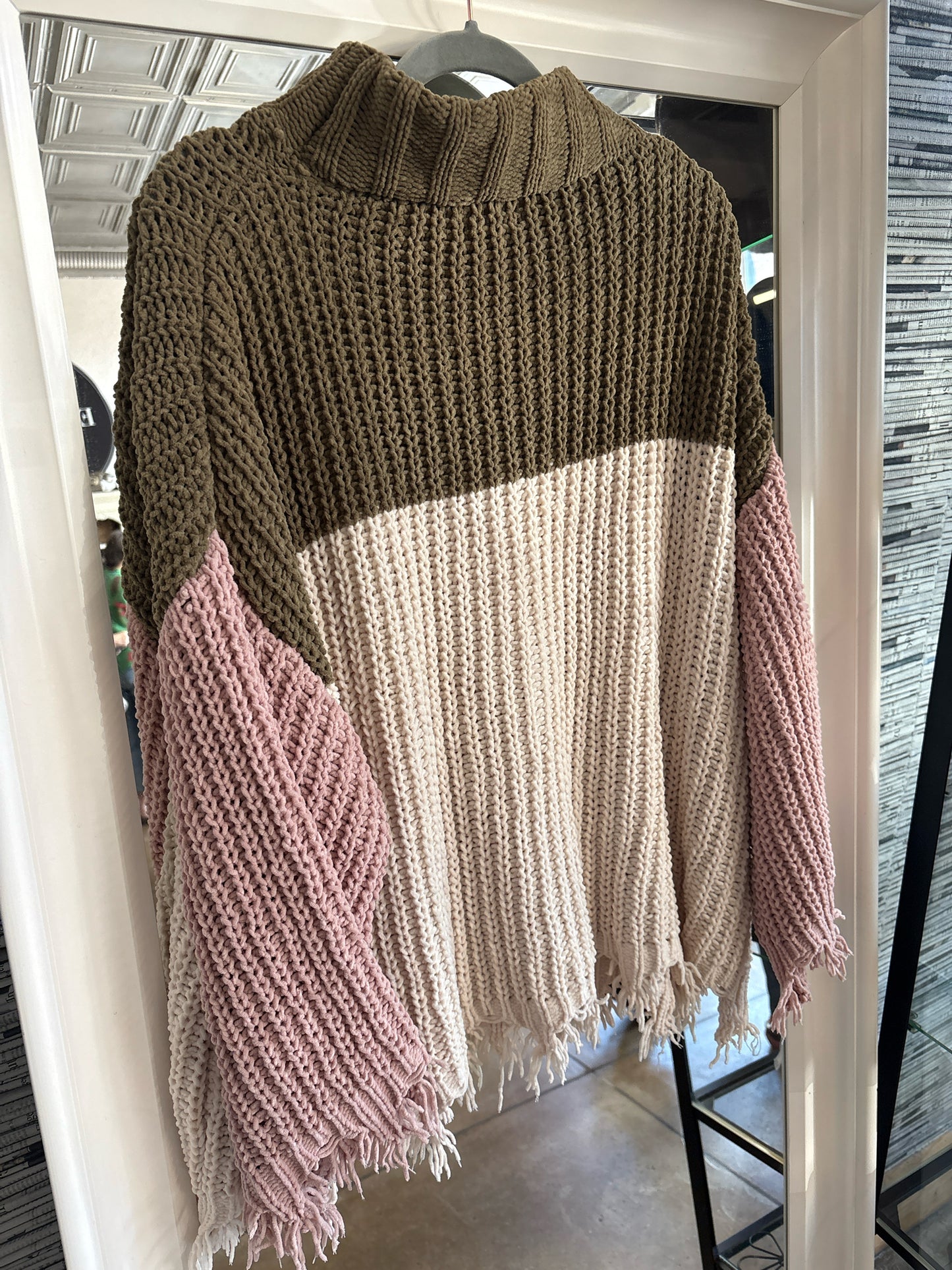 POL Size M Sweater