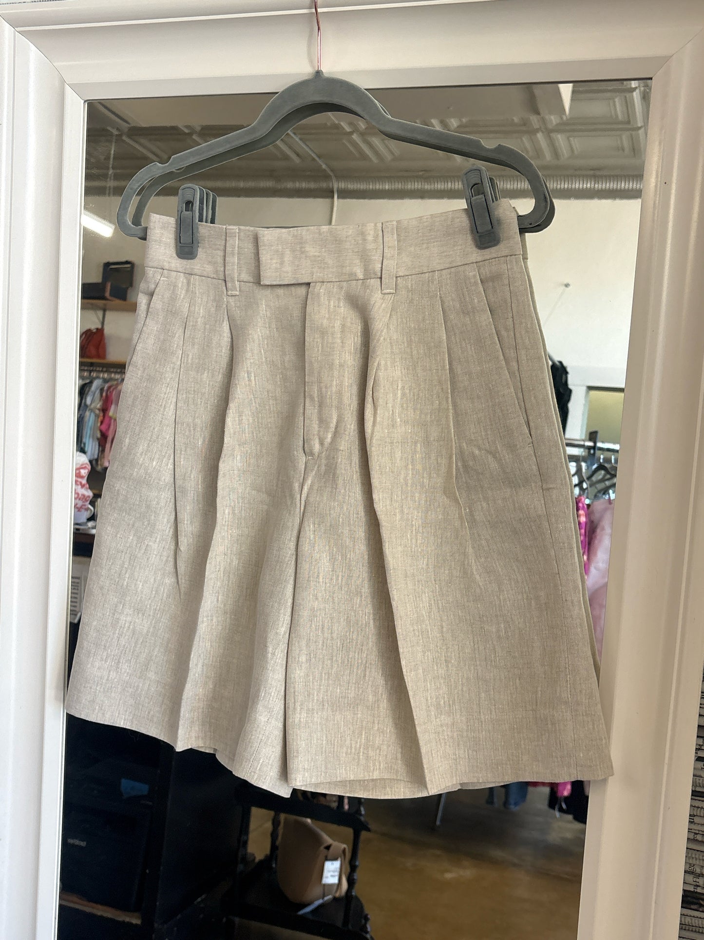 Banana Republic Size 2 Tan Shorts