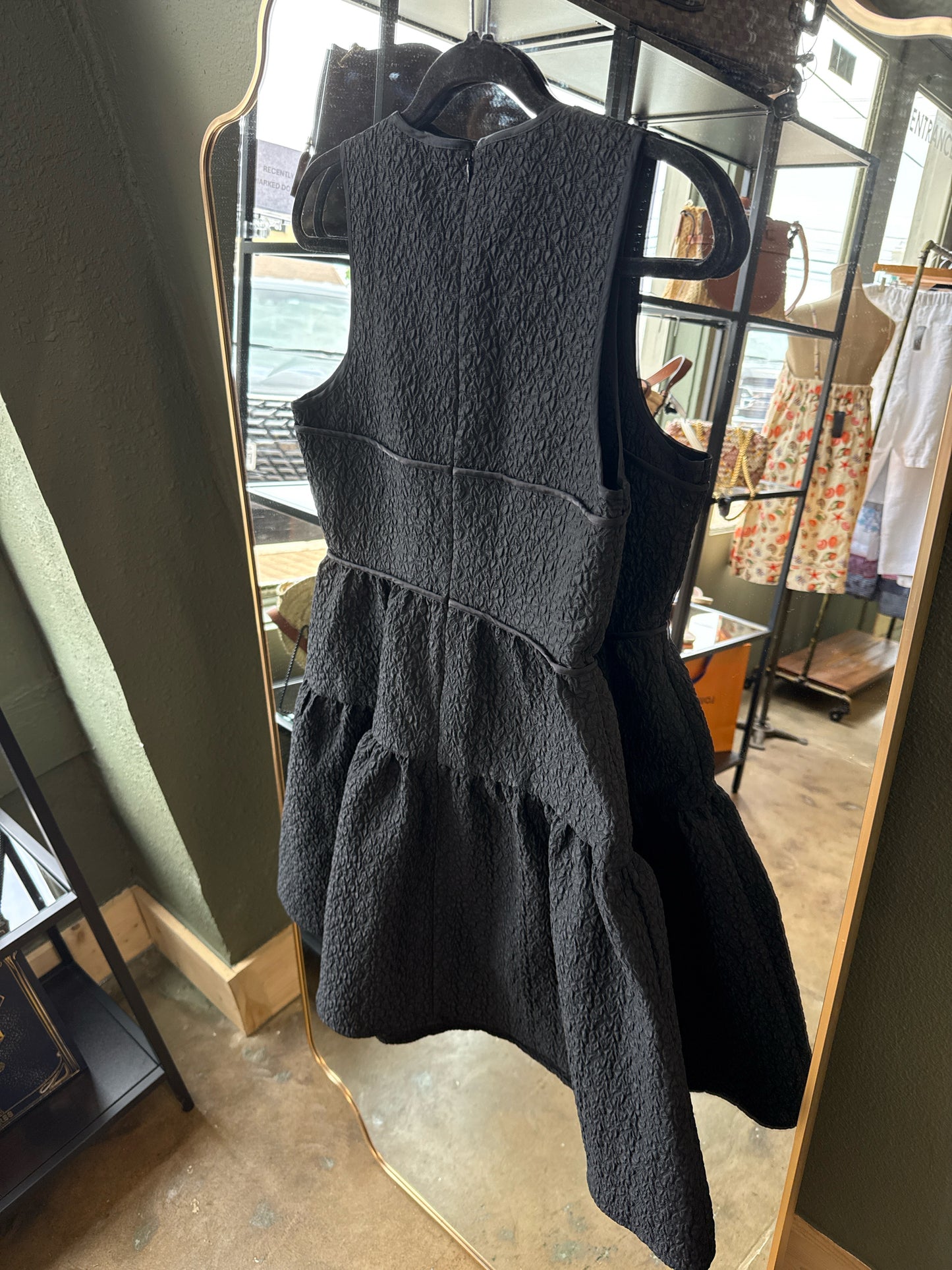 PARIS ATELIER Size 6 Black Sleeveless Dress