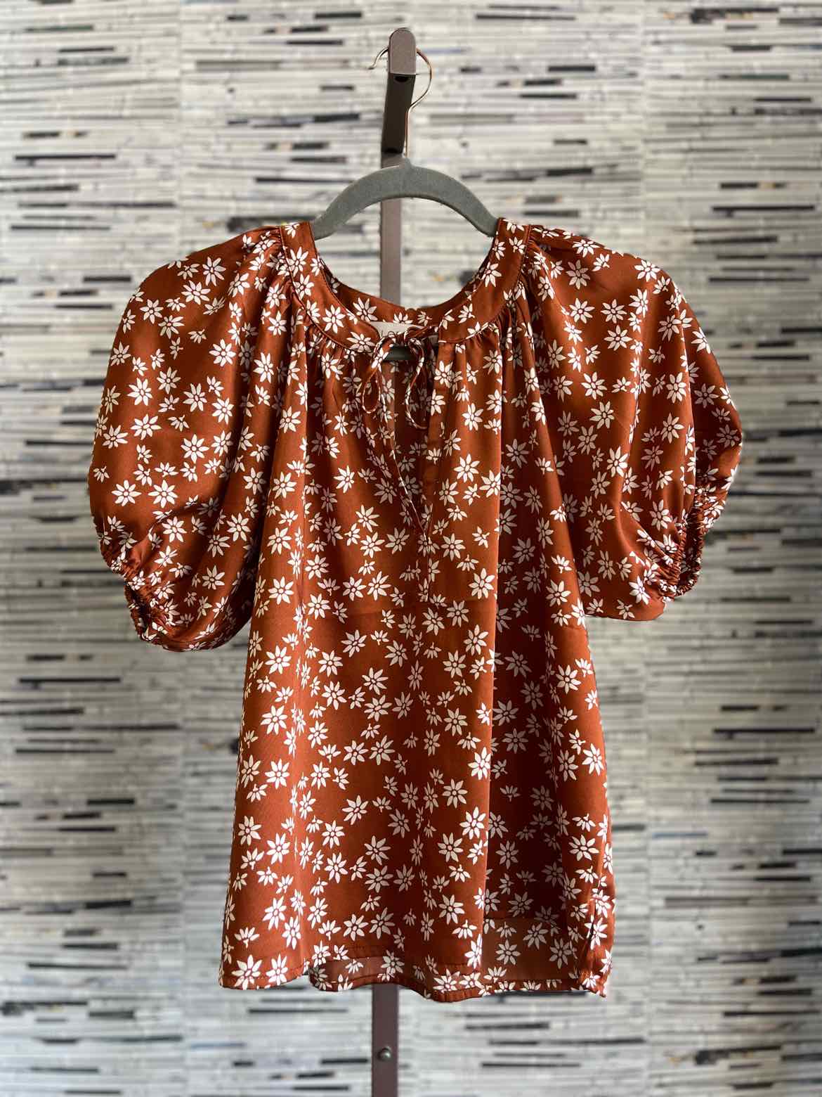 LOFT Size XSP Orange/White Floral Top