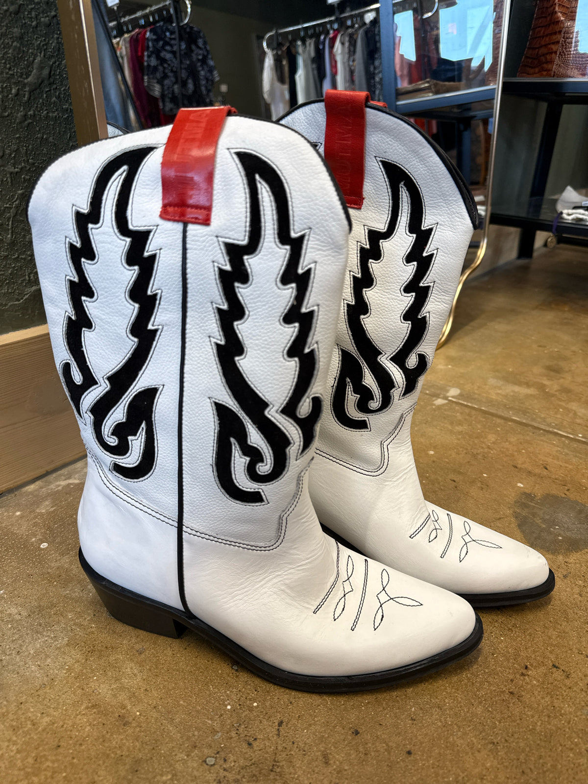 Mutma Size 8 White Boots