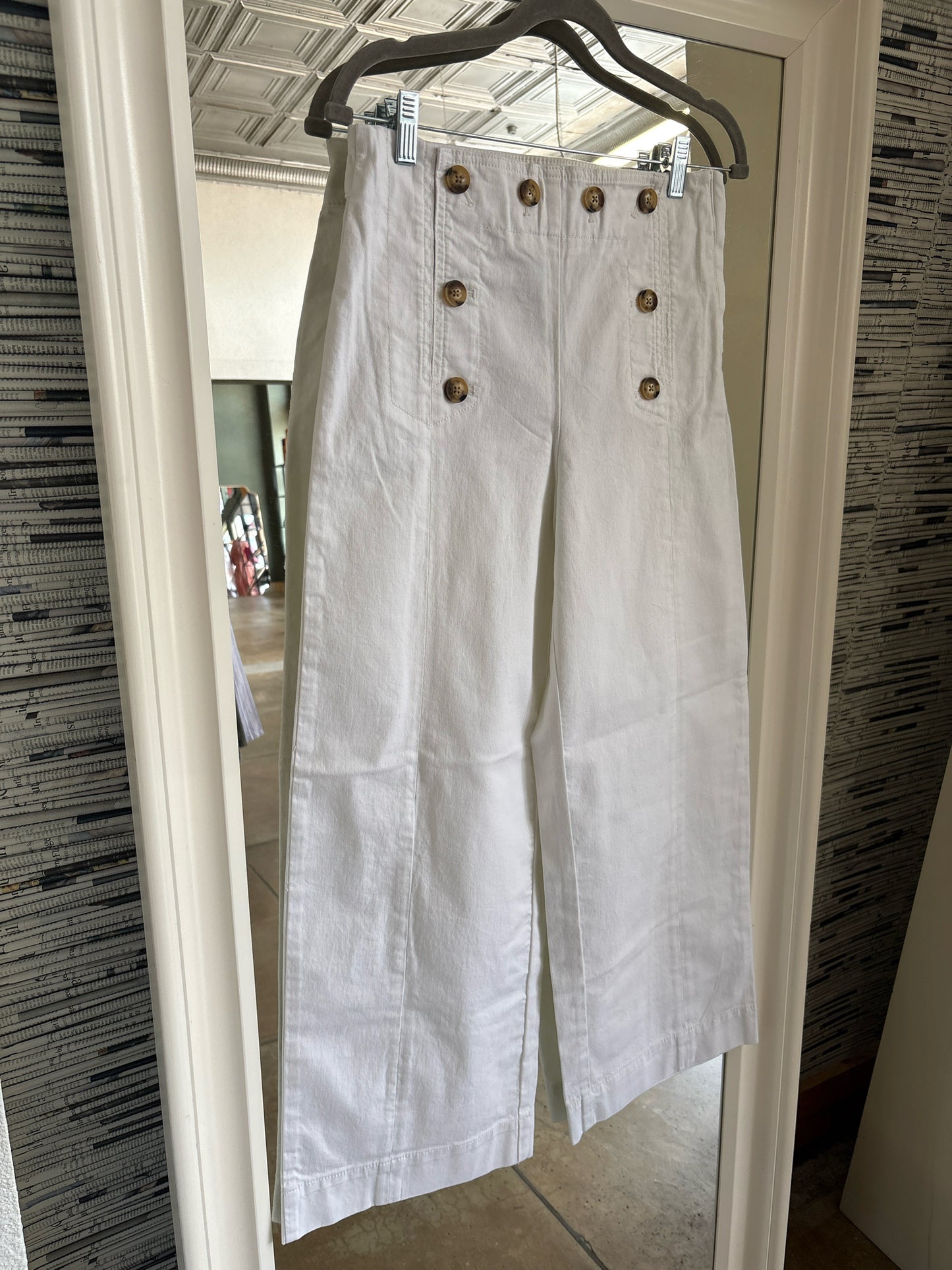 LOFT Size 6 White Pants