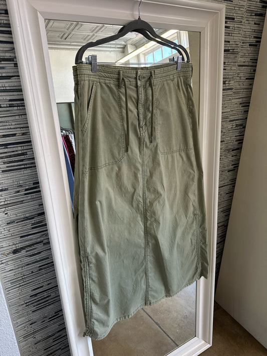 American Eagle Size 12 Green Skirt