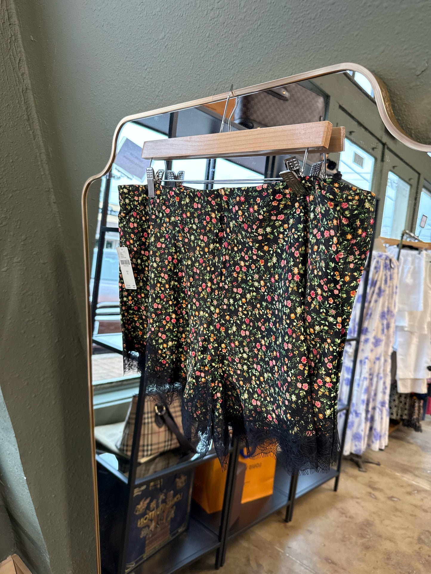 Anthropologie Size L black/floral Shorts