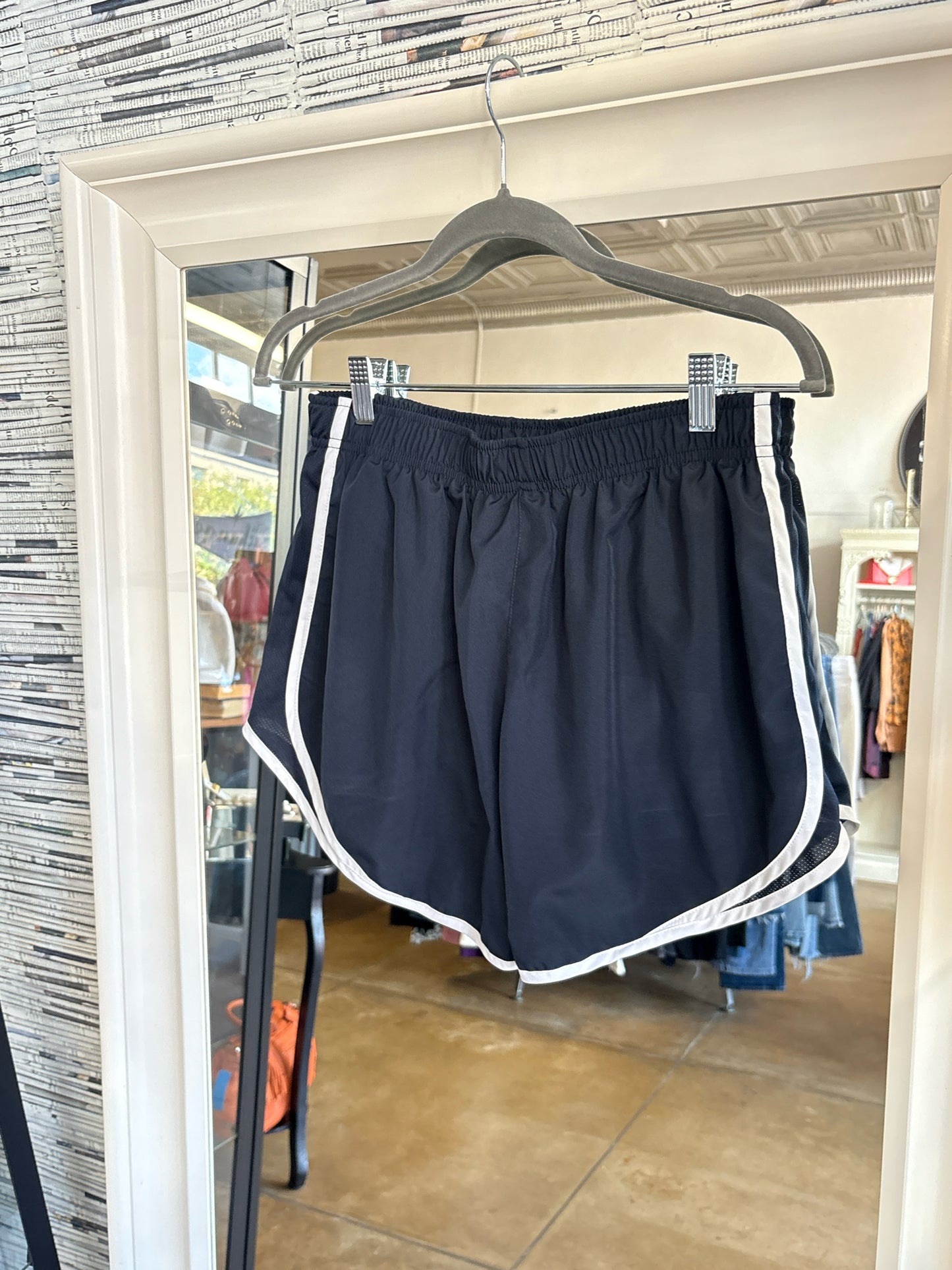 NIKE Size L Shorts