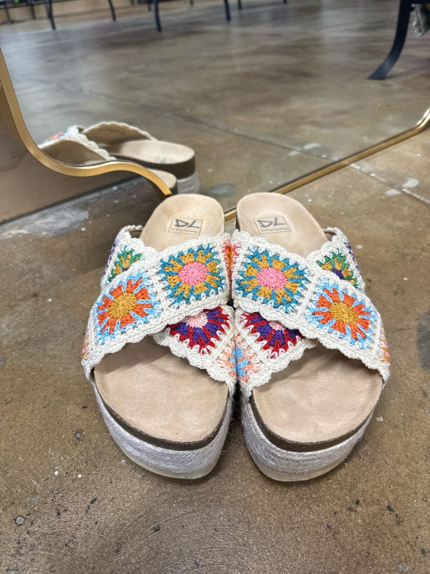 Dirty laundry Shoe Size 7.5 Tan/Multi Sandals
