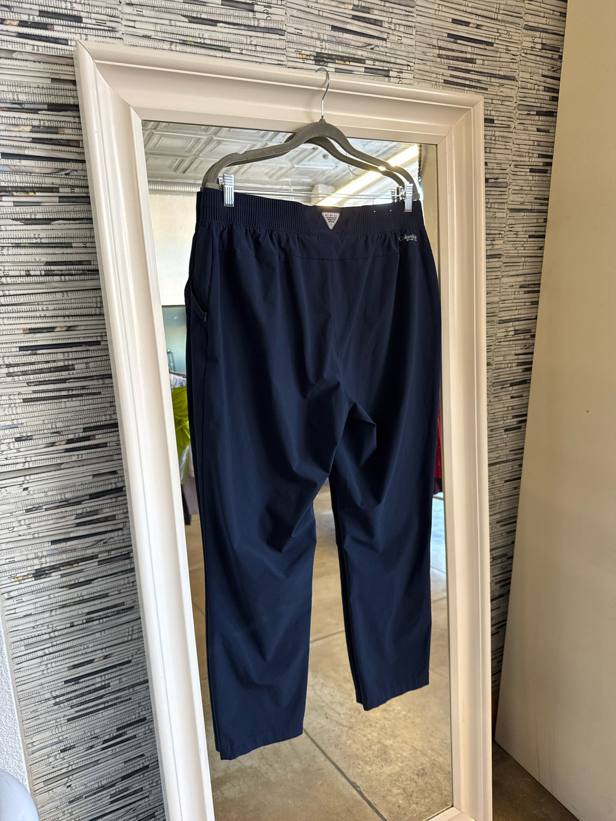 Columbia Size L Navy Pants