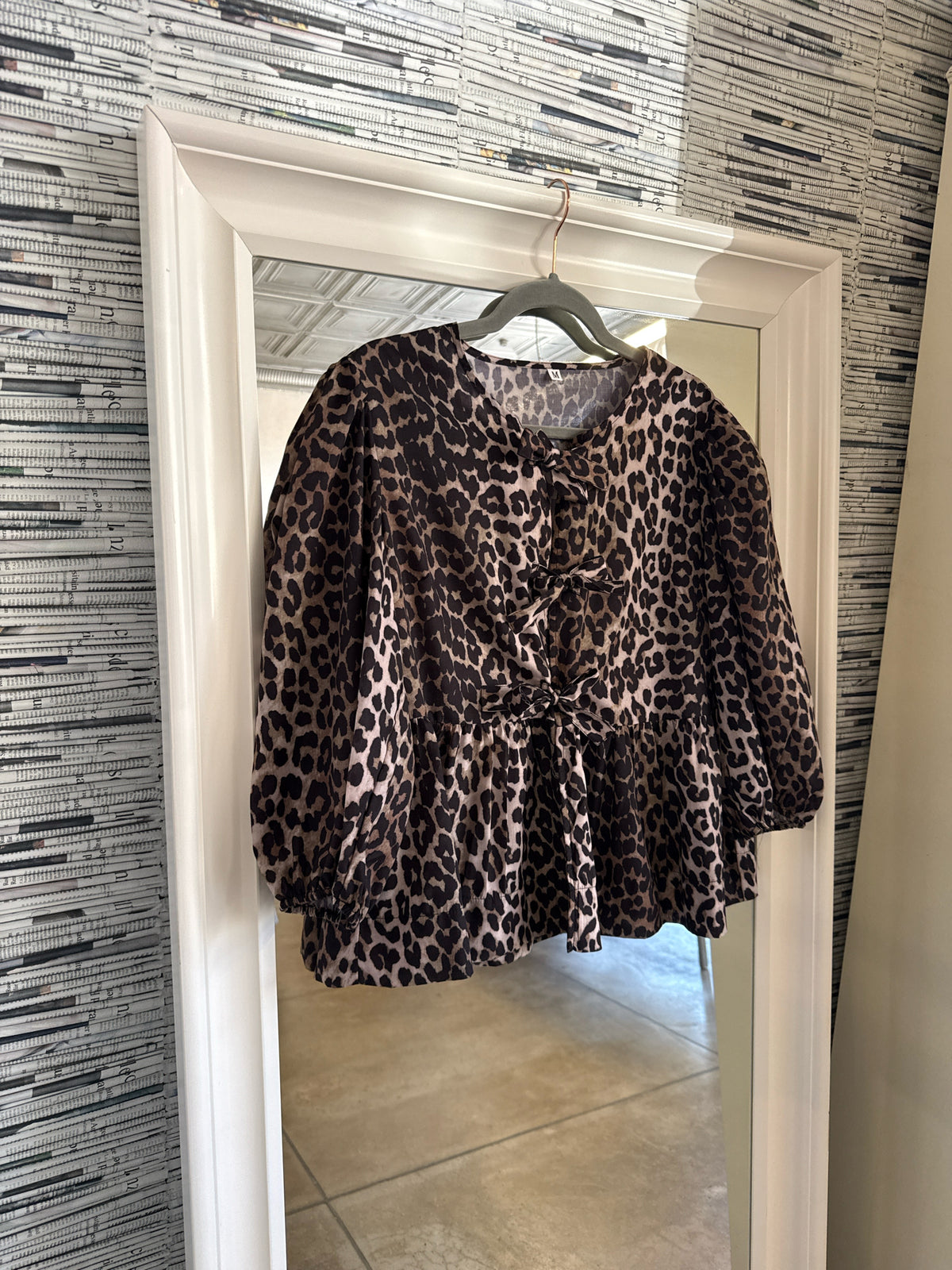 Size M Brown/Black Top