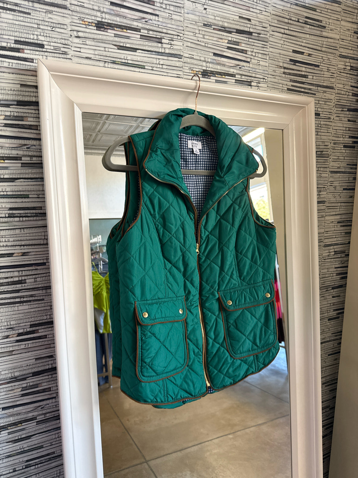 Crown & Ivy Size M Green Vest