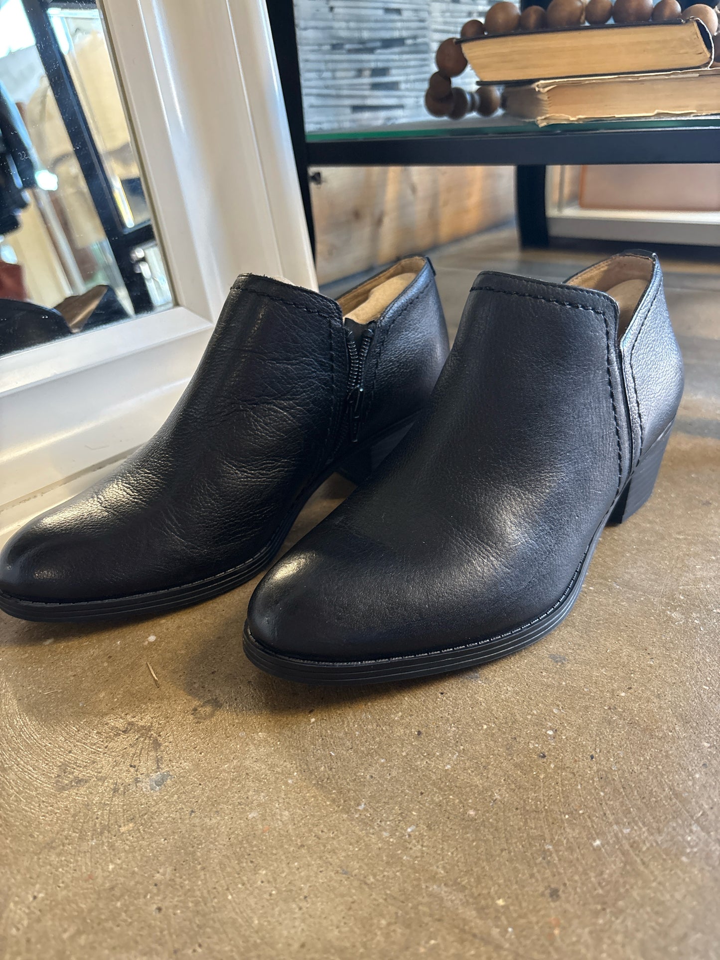 Naturalizer Shoe Size 7.5 Black bootie Boots