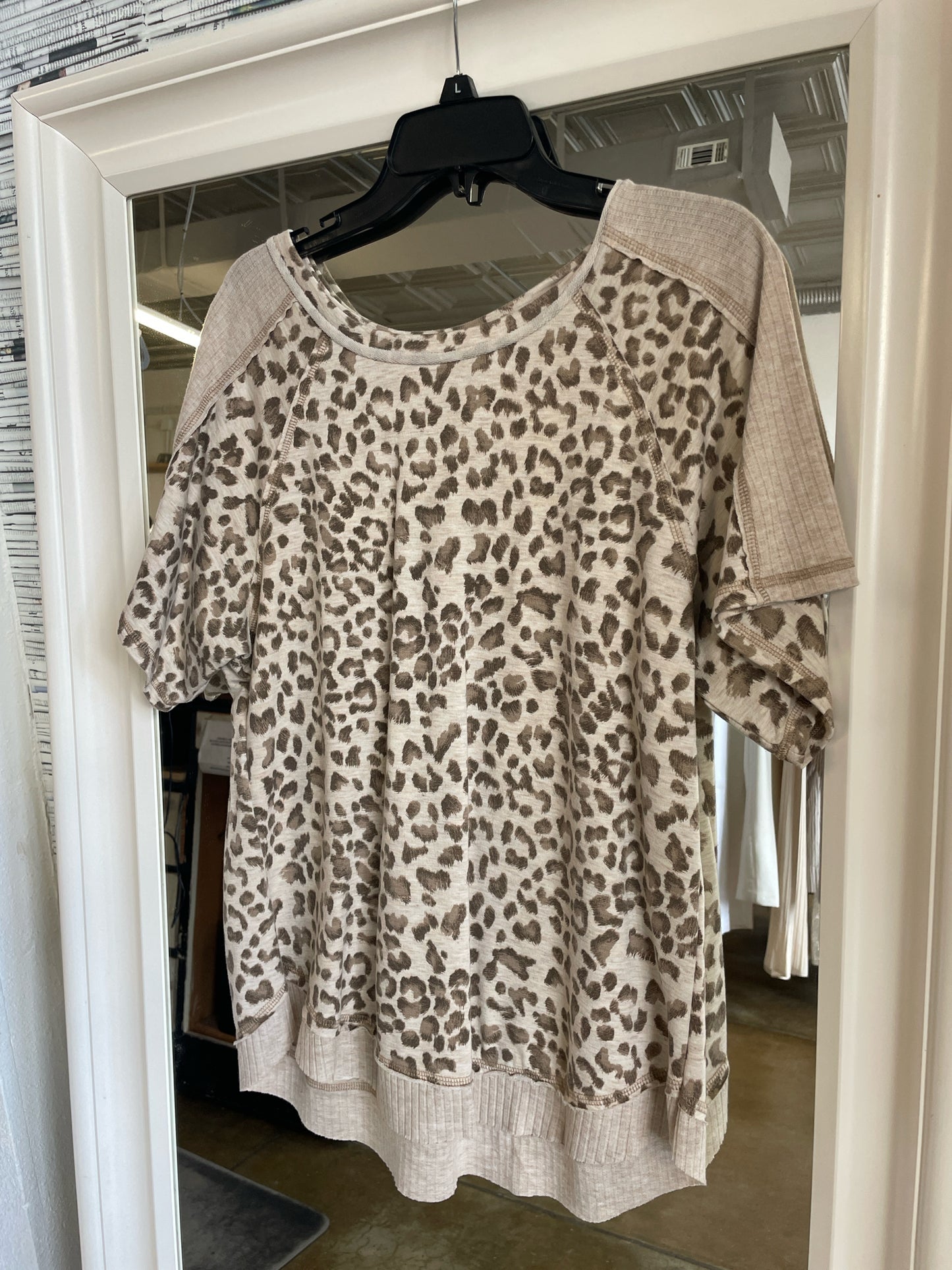 hailey & co Size S tan/leopard Top