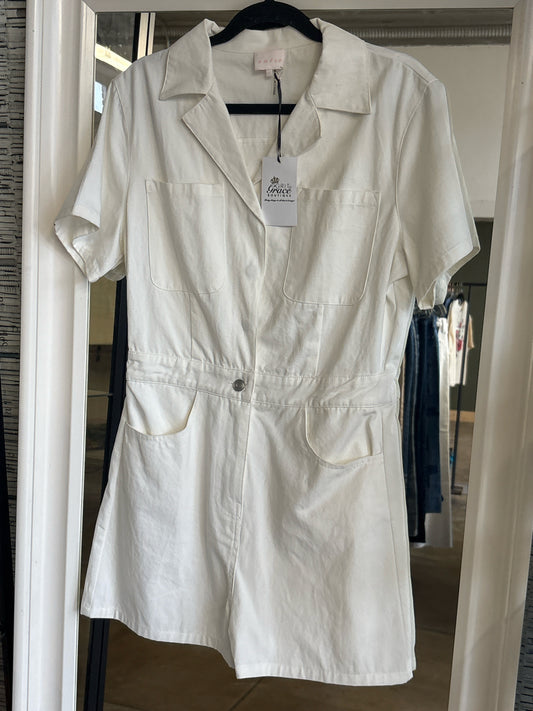 entro Size L White Shorts Romper