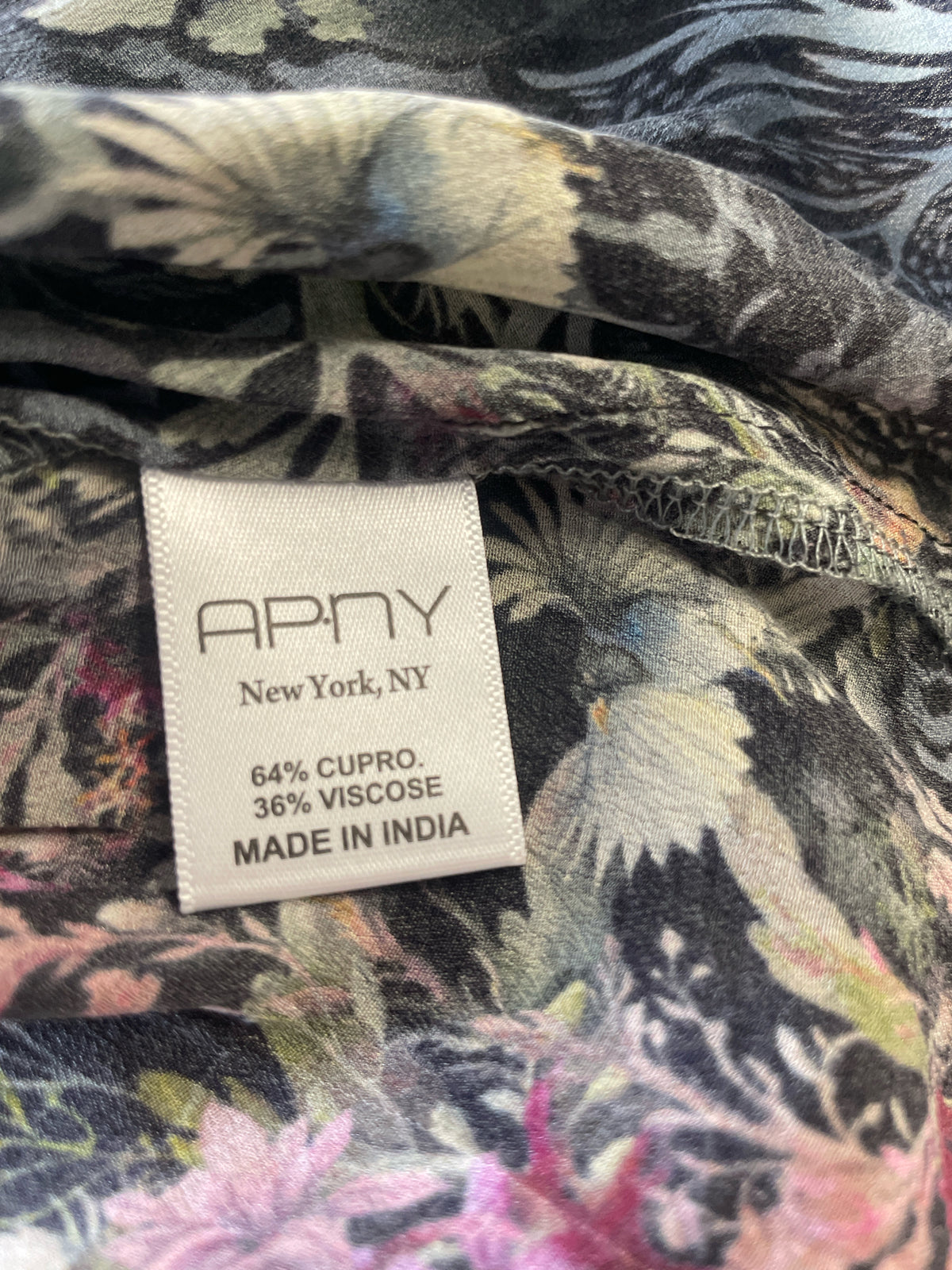 APNY Size M black multi Top