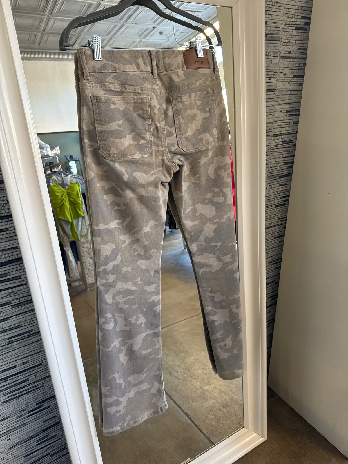 HIDDEN Size 26 Camo Pants