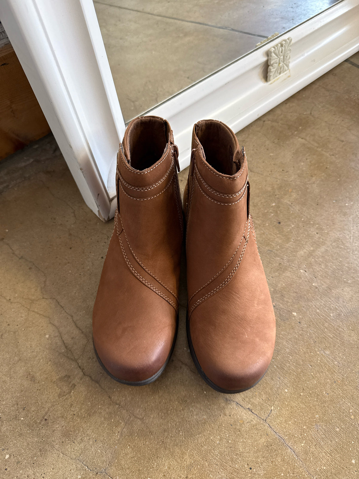 Clarks Shoe Size 7.5 Brown Boots