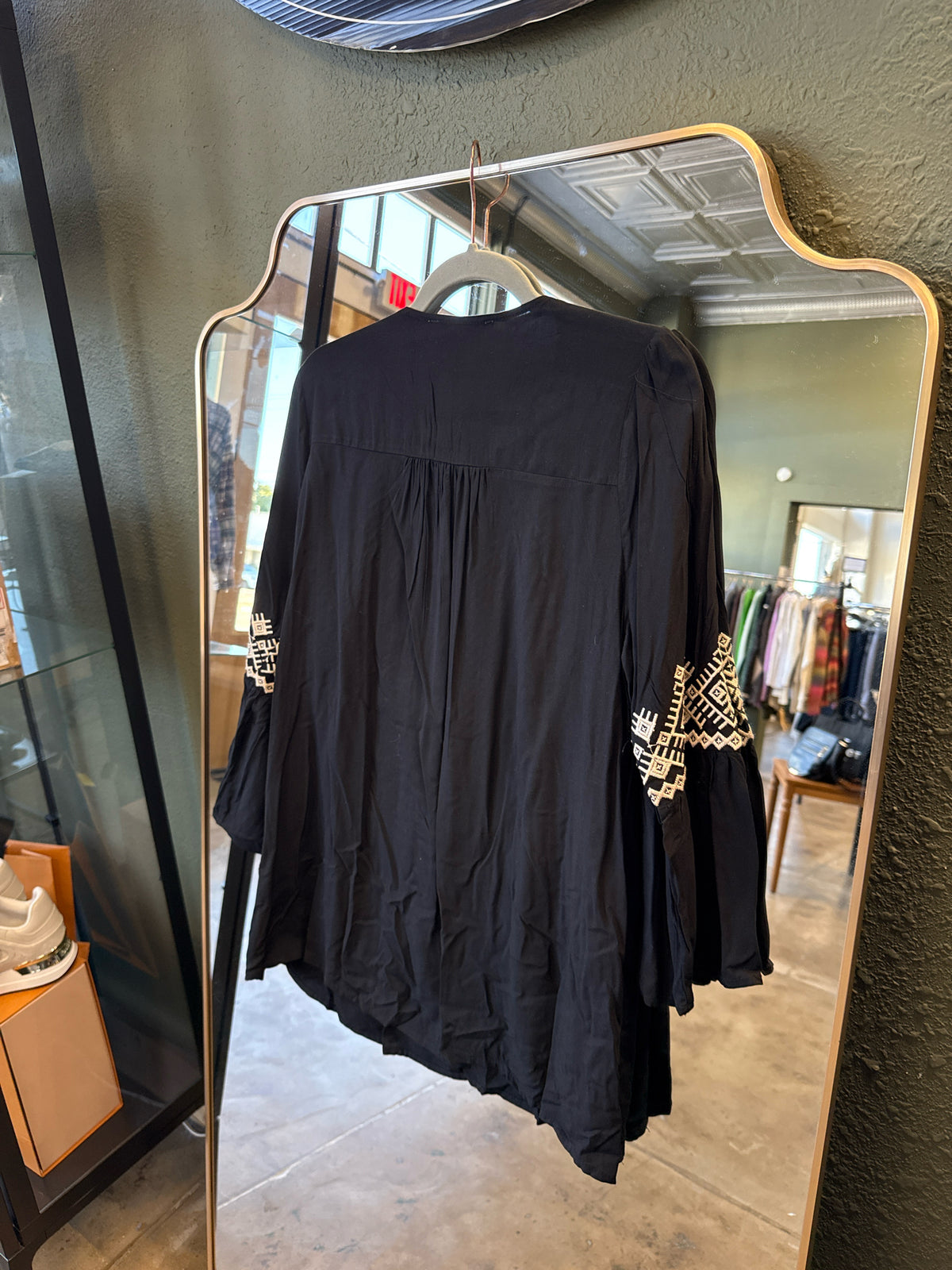Savanna Jane Size L Black Top