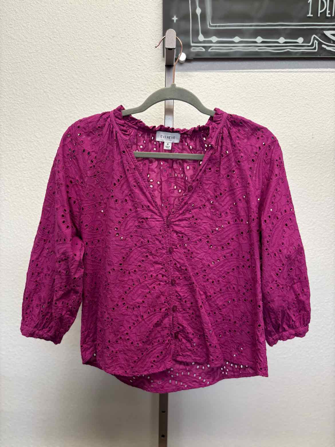 EVEREVE Size M Purple Eyelet Top