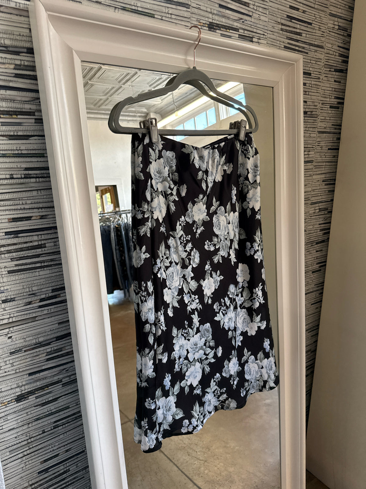 Forgotten Grace Size M Black/Blue/Green Skirt