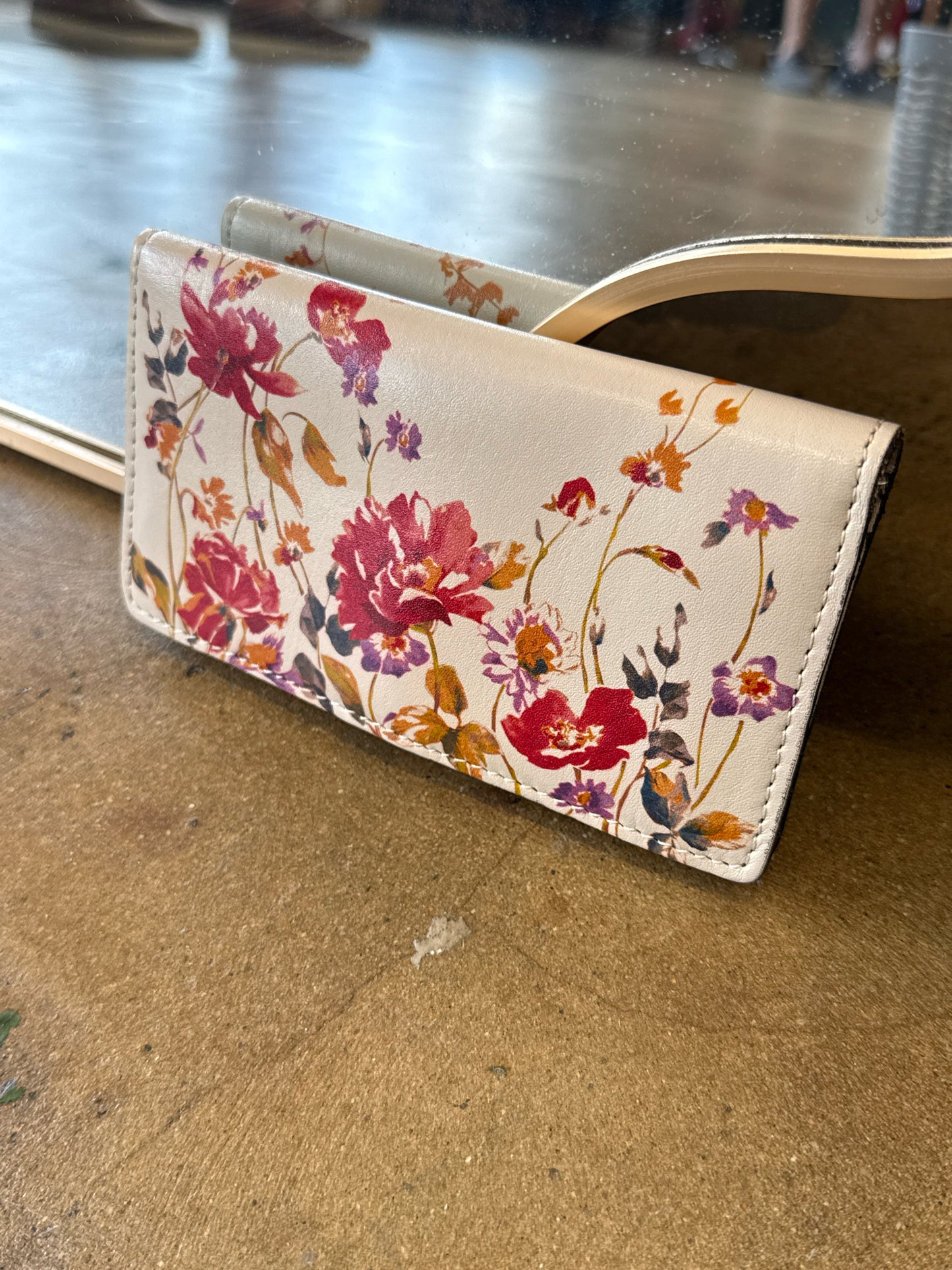 Patricia Nash Cream/multi Wallet/Wristlet
