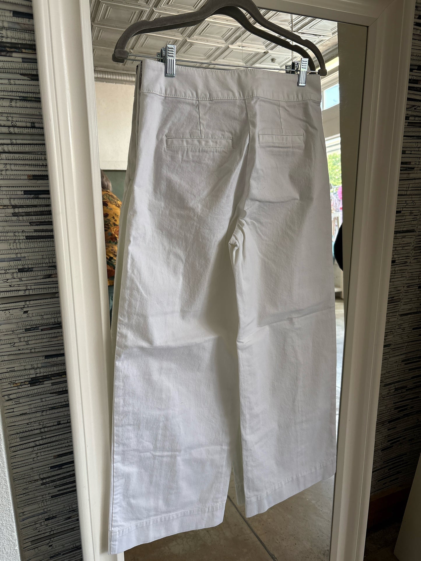LOFT Size 6 White Pants