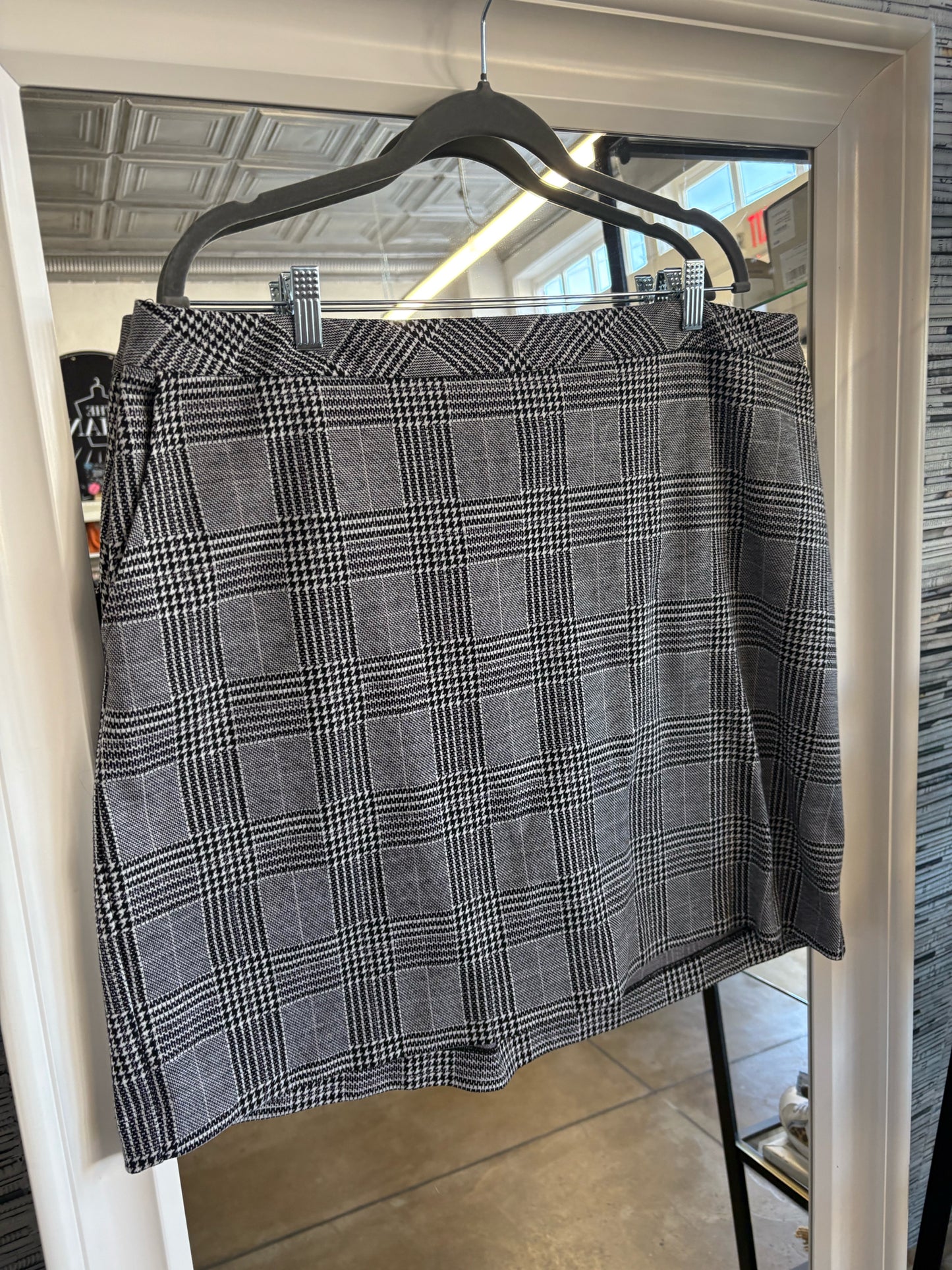 Skies Are Blue Size 2X Skirt