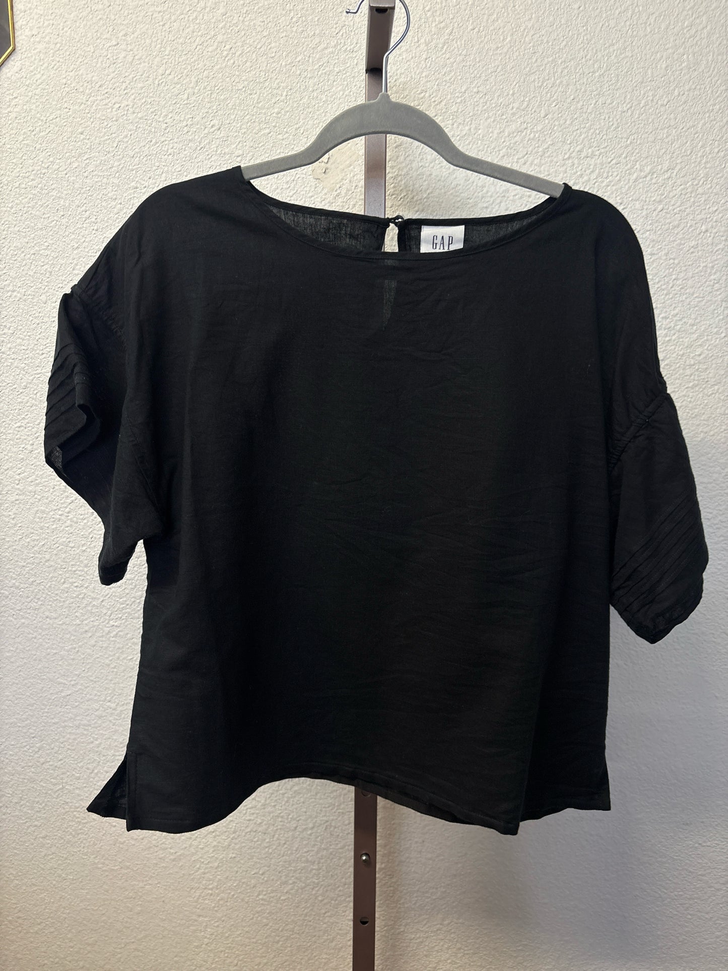 GAP Size M Black Top