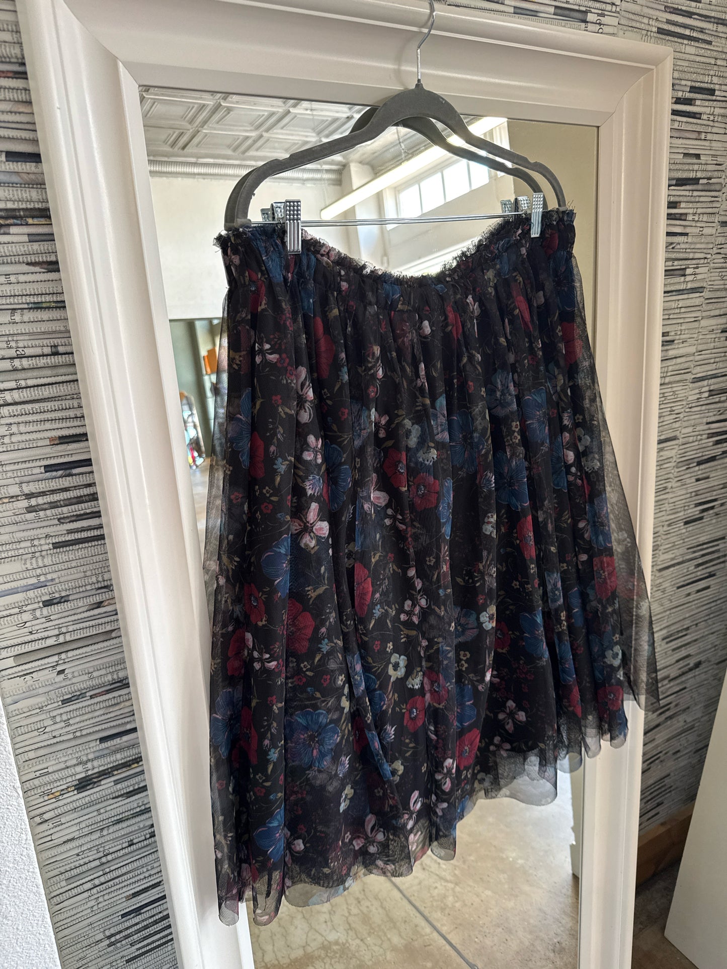 Lauren Conrad Size XL Black/Multi Skirt