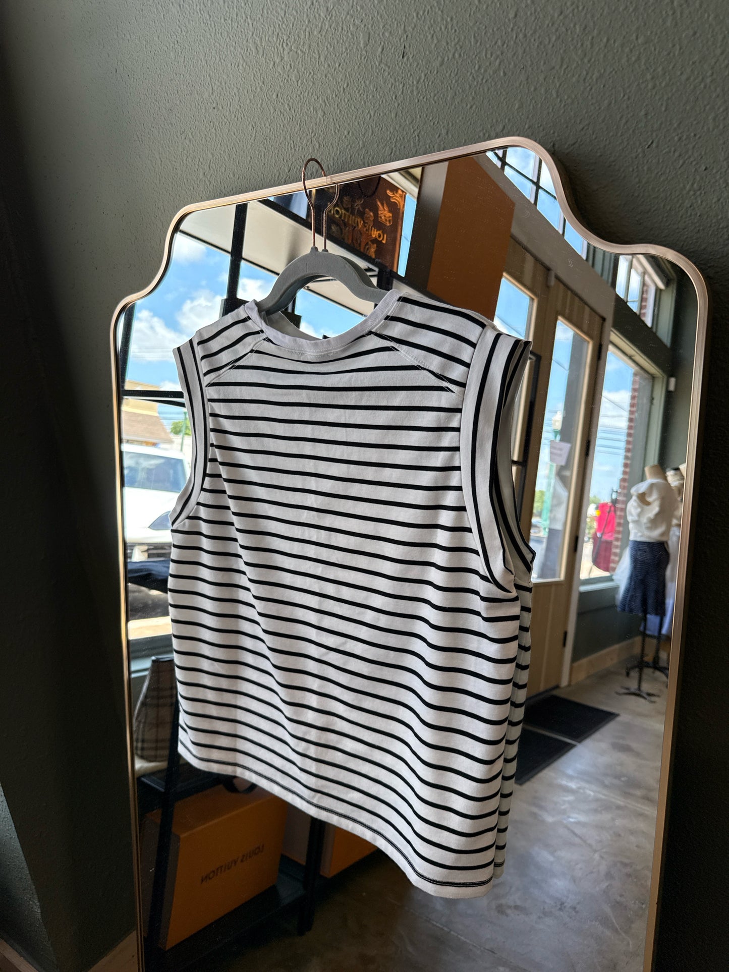 Bluivy Size M White/Black Top