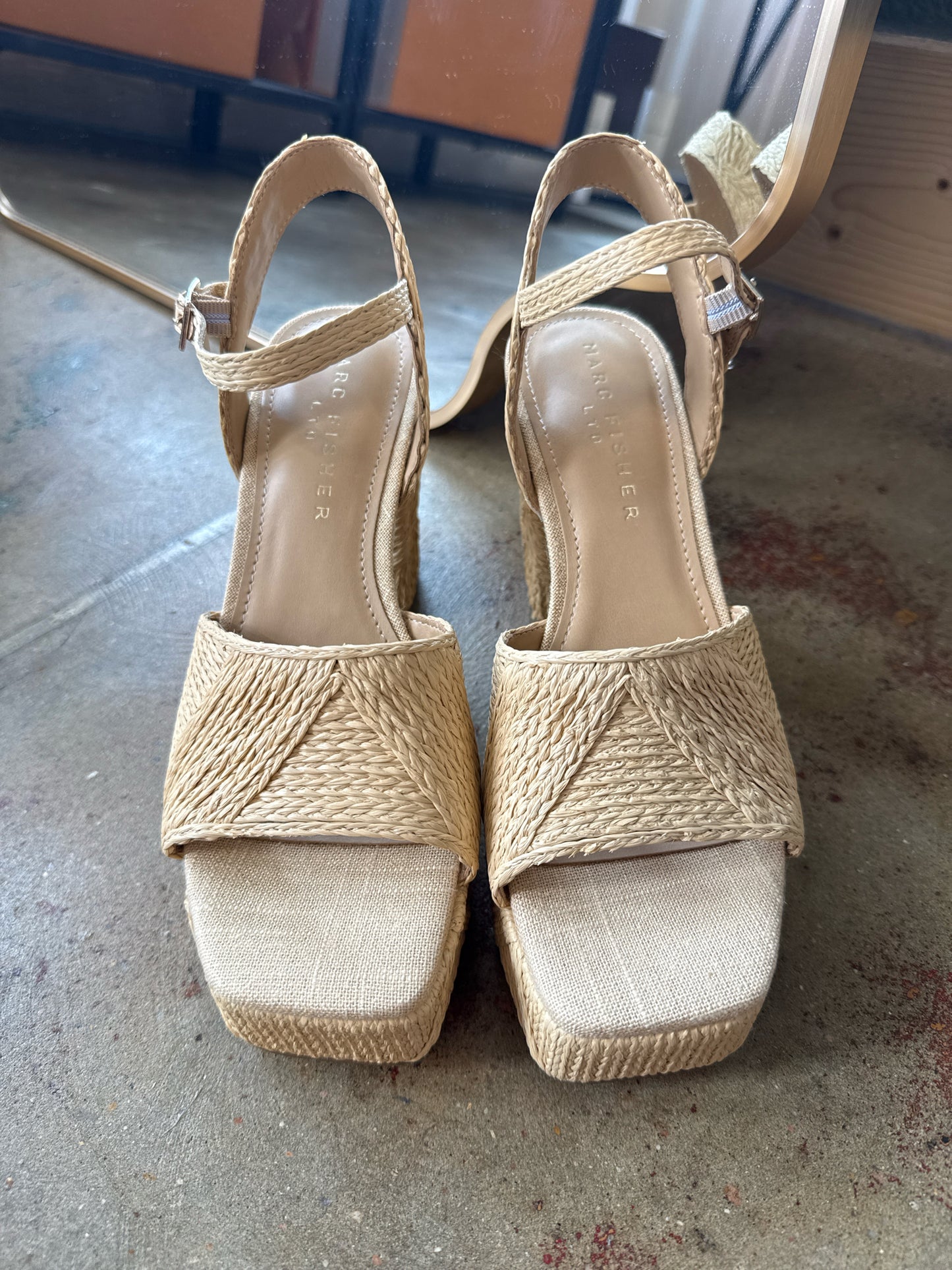 Marc Fisher Shoe Size 7 Tan Heels
