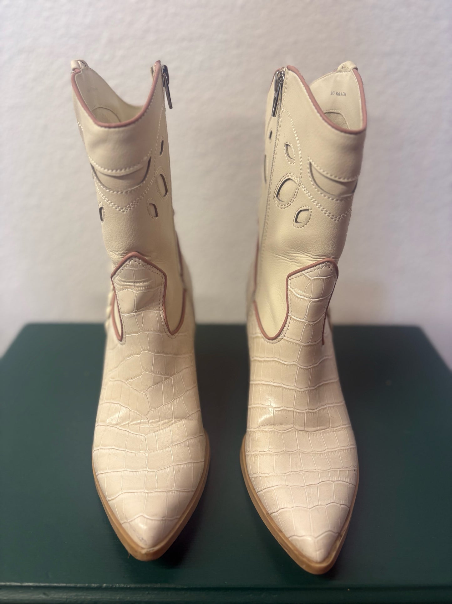 Dolce Vita Shoe Size 7.5 Cream Mid Calf Boots